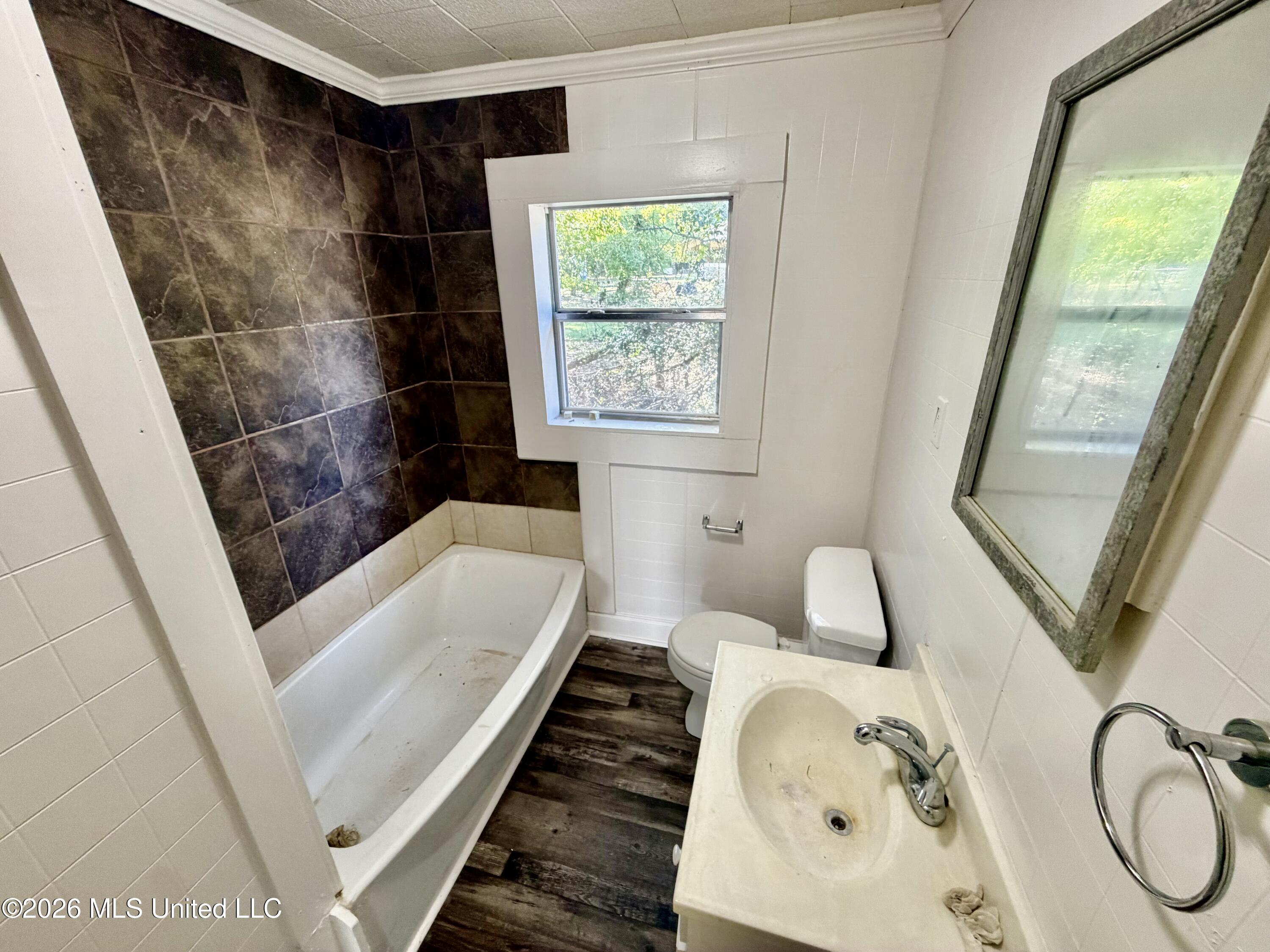 208 N 1st Avenue Property Photo 6