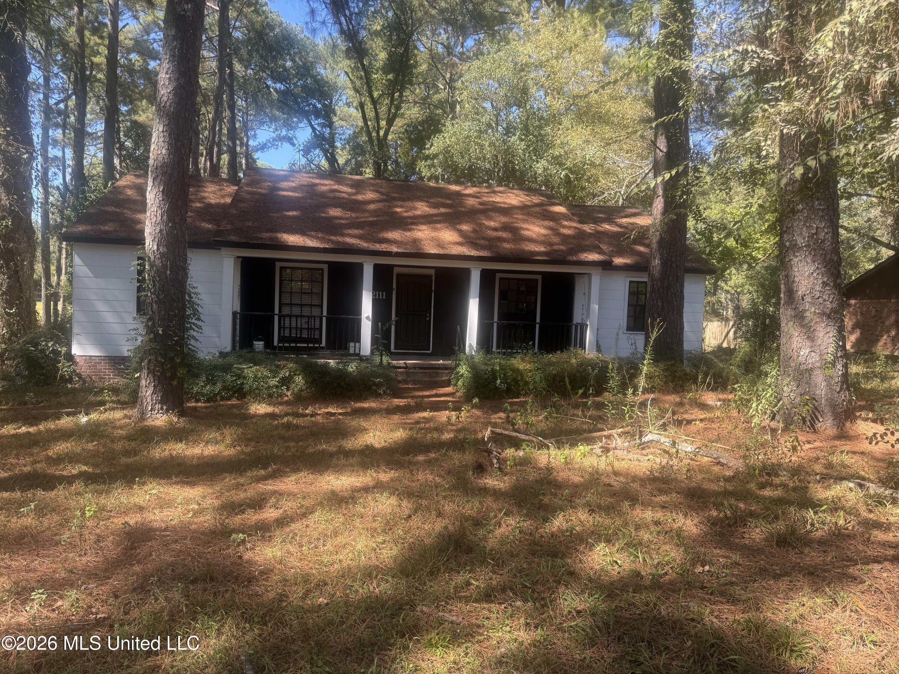 2111 East Drive Property Photo 1