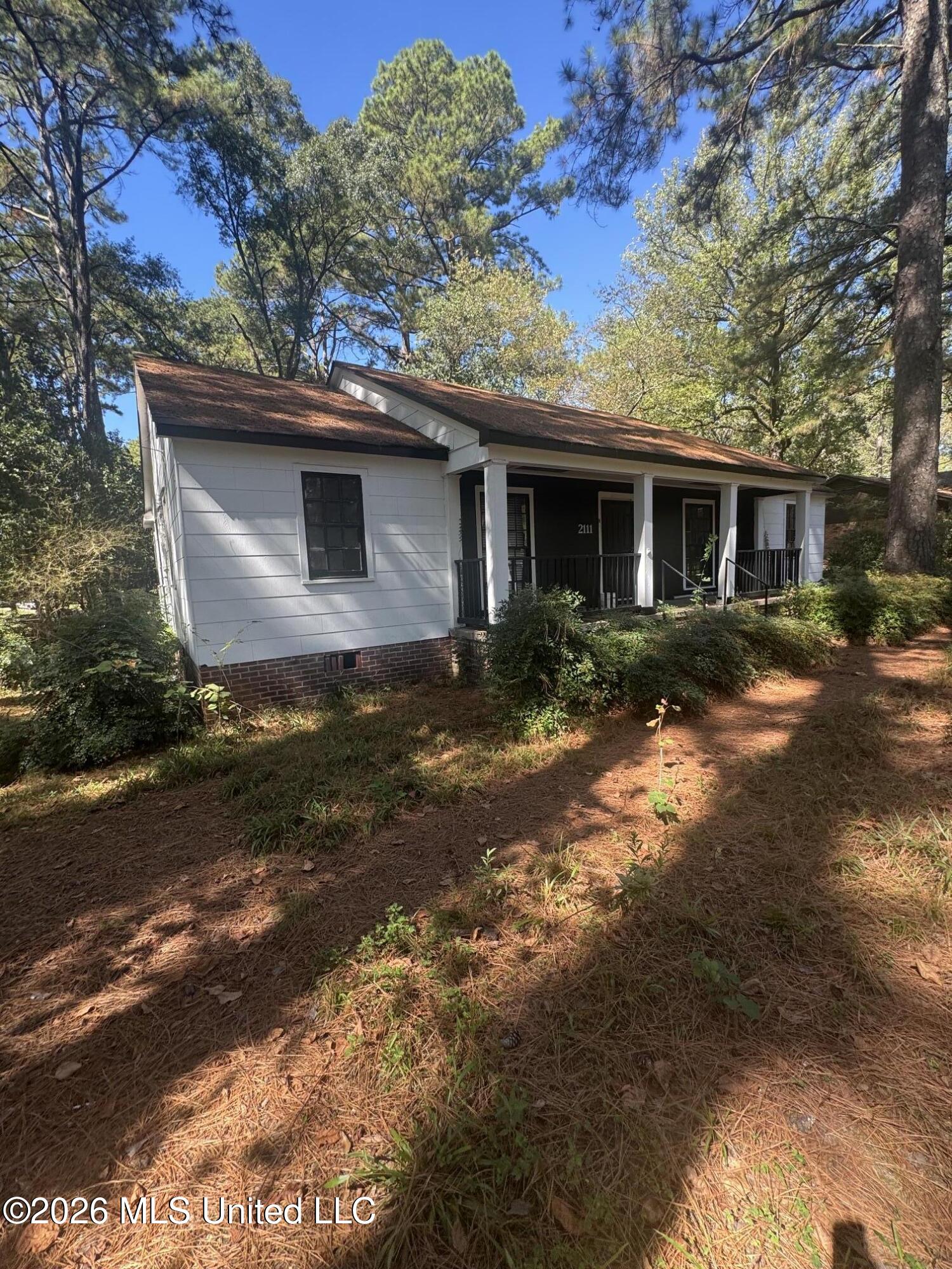 2111 East Drive Property Photo 2