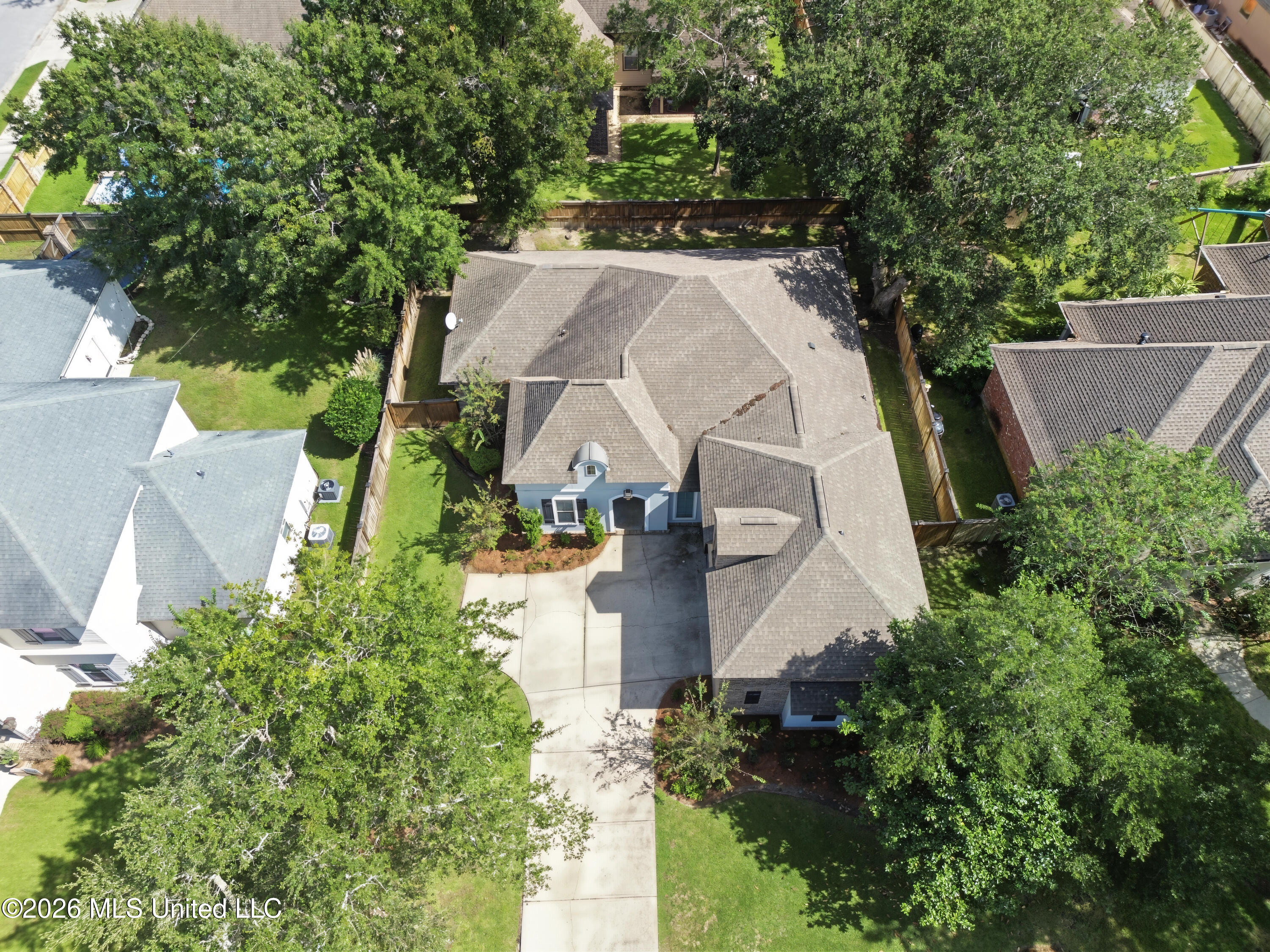920 Caroline Drive Property Photo 2