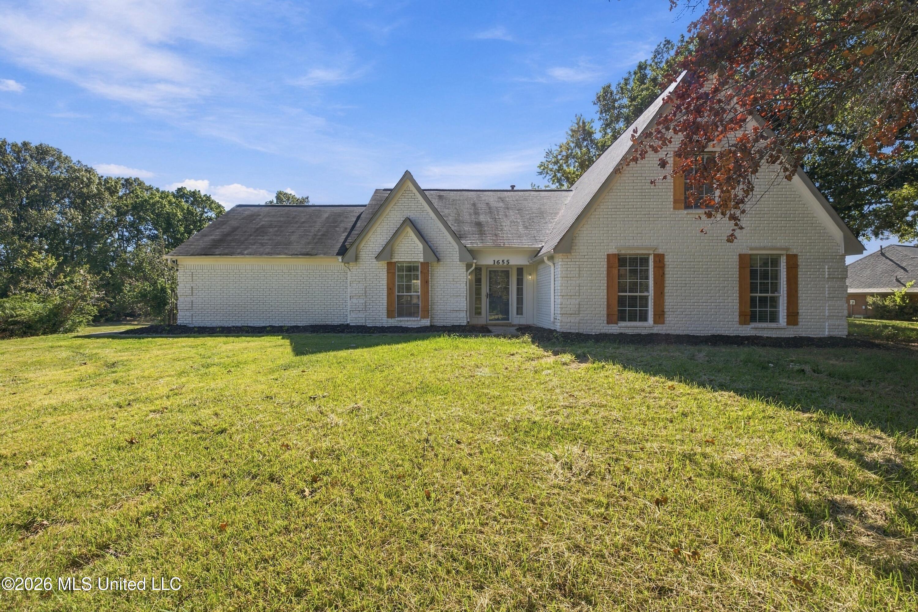 1655 Thousand Oaks Drive Property Photo 2