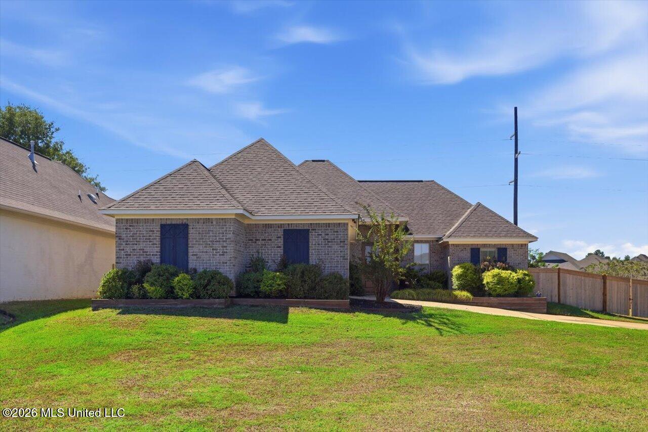 726 Sawgrass Lakes Drive Property Photo 2