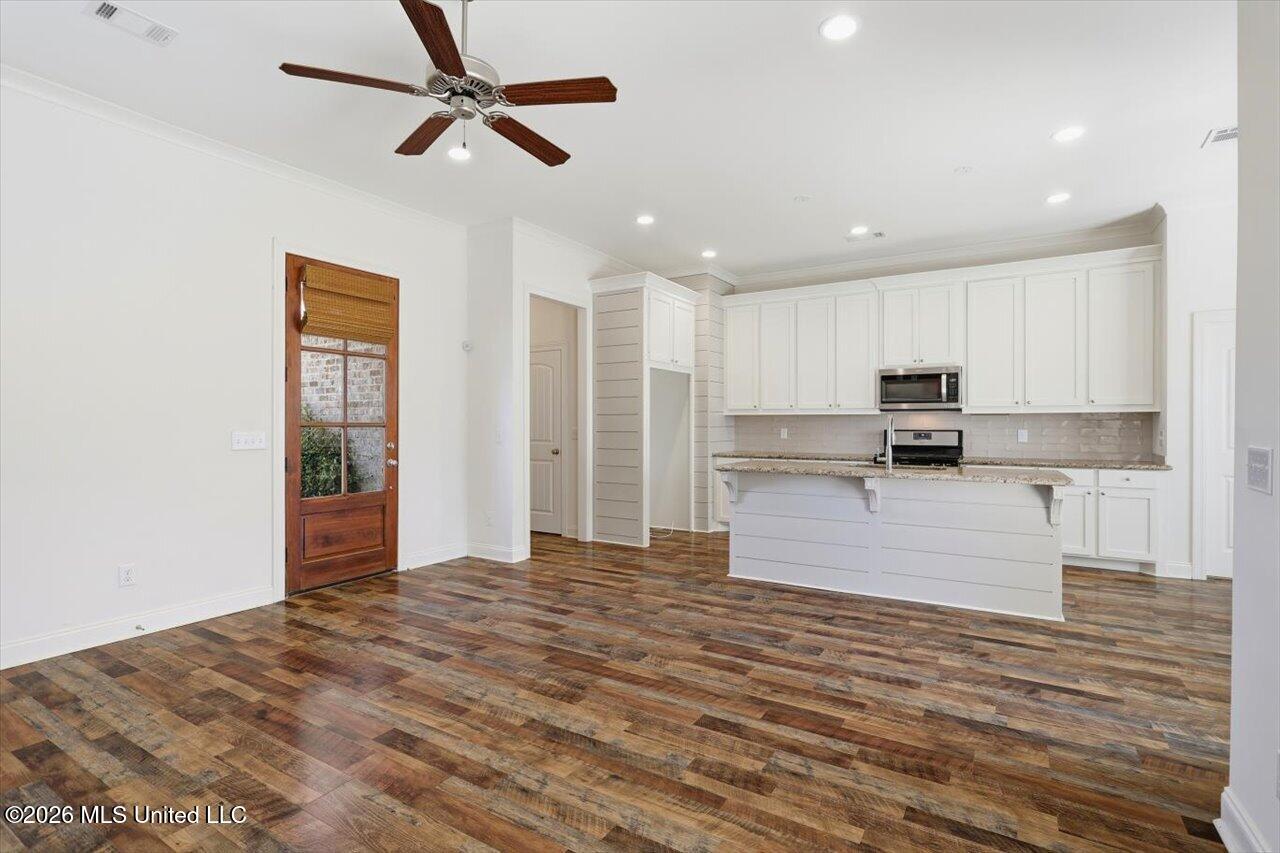 726 Sawgrass Lakes Drive Property Photo 8