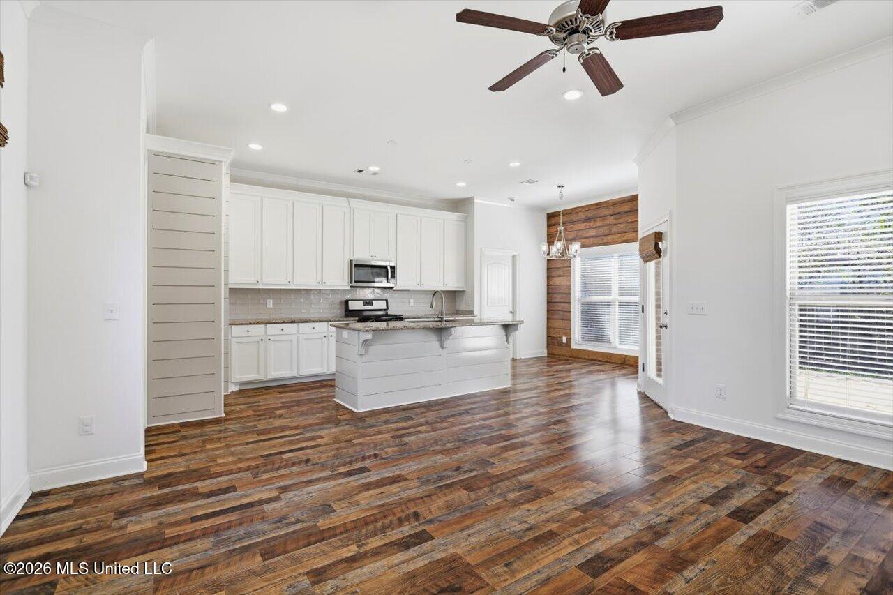 726 Sawgrass Lakes Drive Property Photo 9