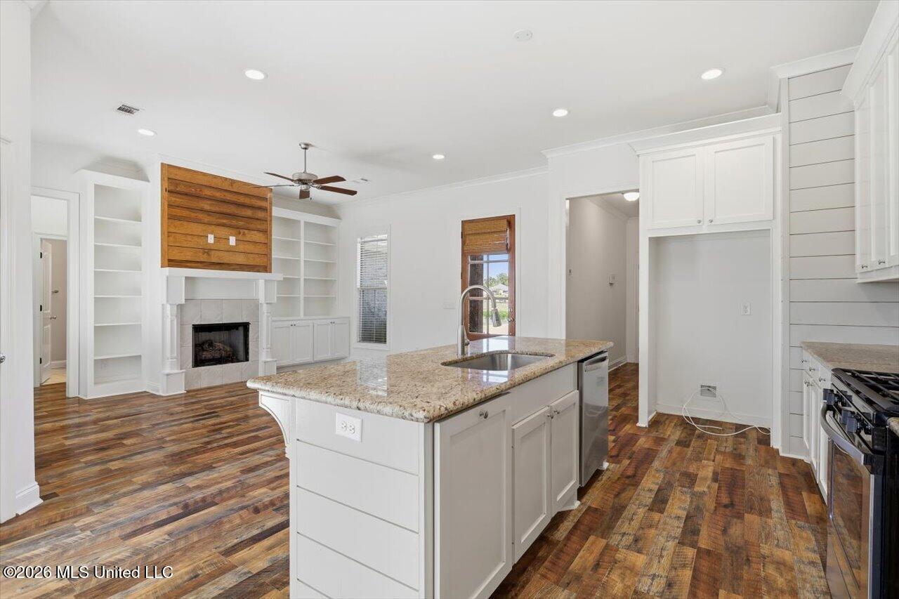 726 Sawgrass Lakes Drive Property Photo 12