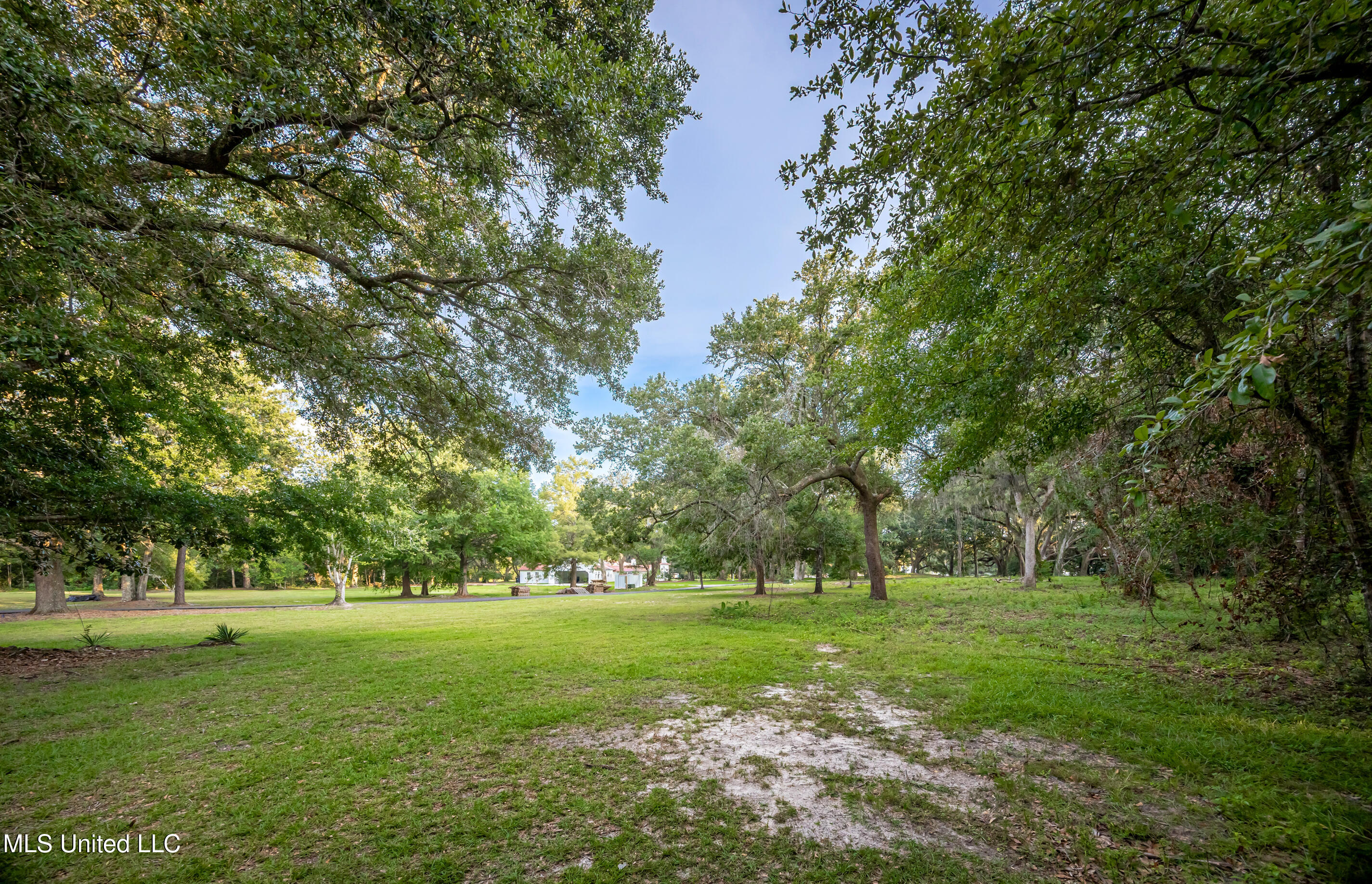Lot 2 Pointe Aux Chenes Property Photo 2