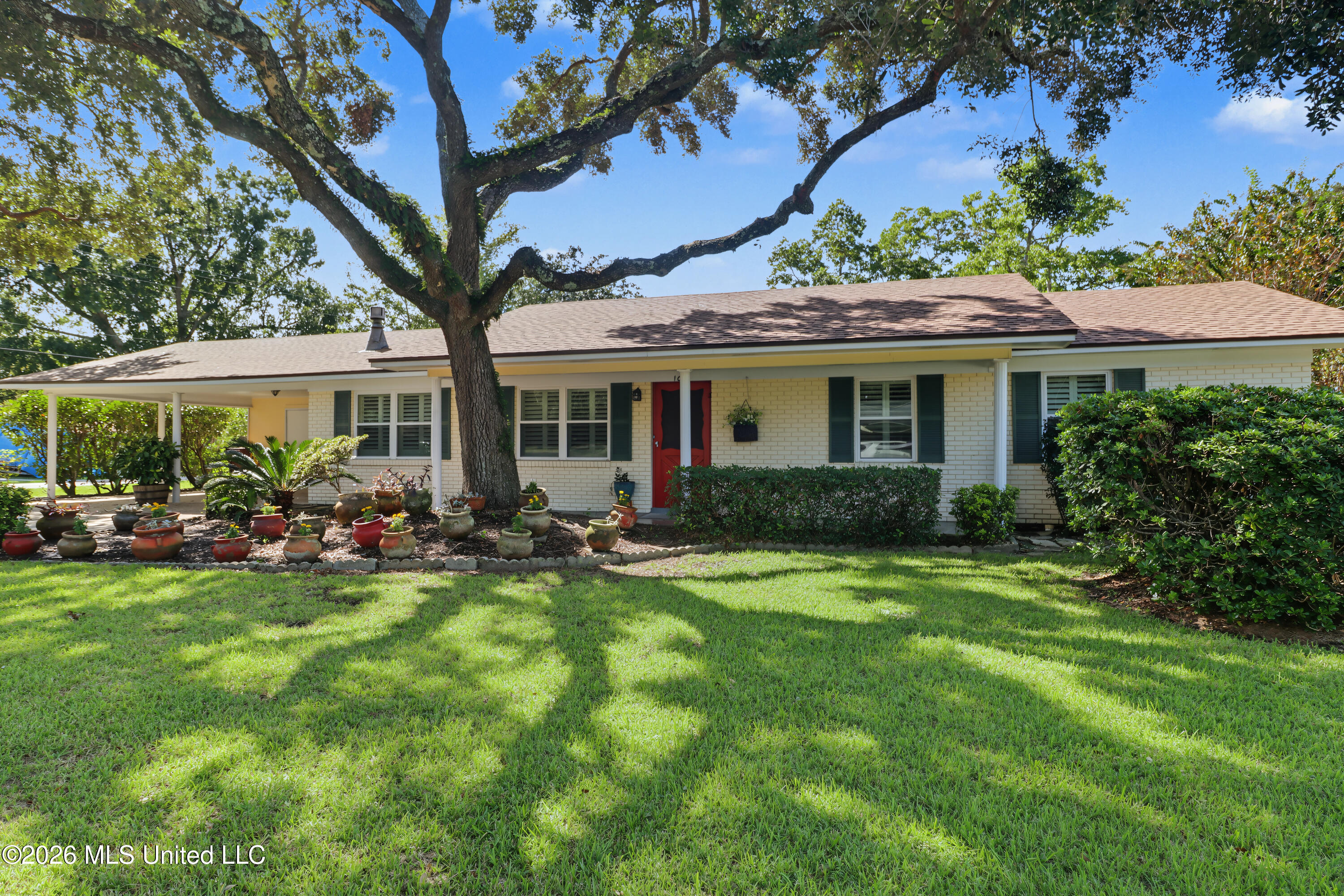 101 Alverado Drive Property Photo 1