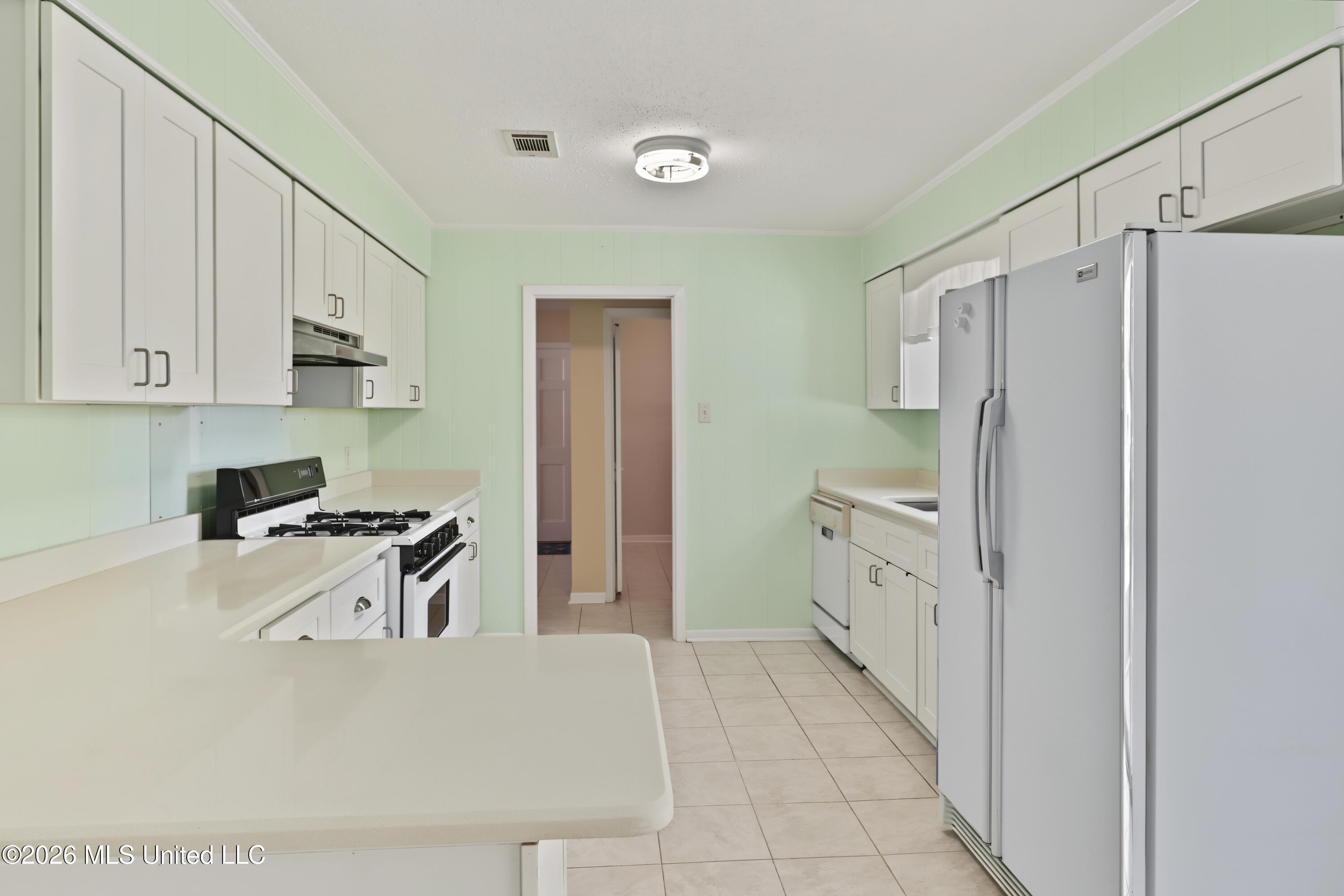 101 Alverado Drive Property Photo 6