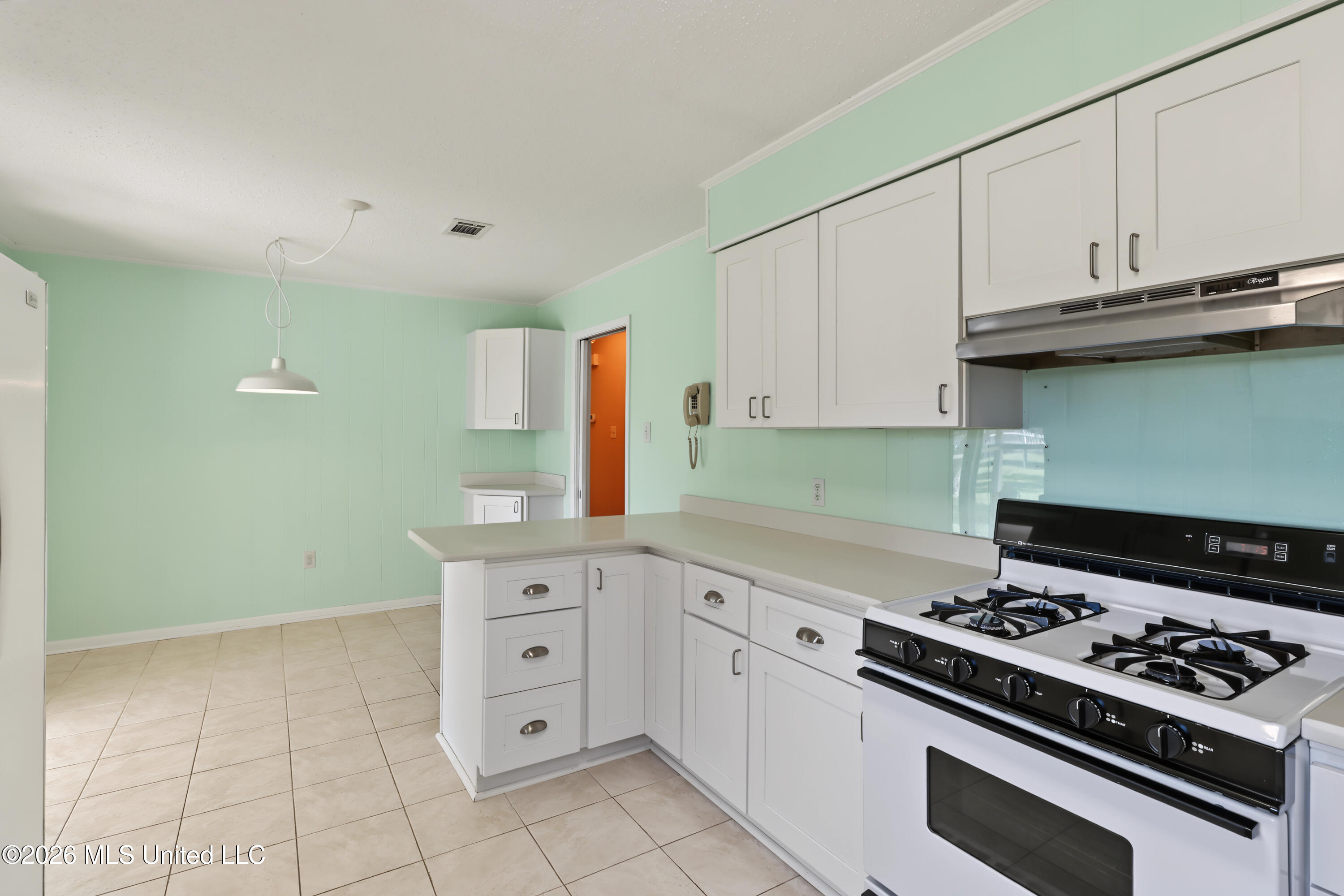 101 Alverado Drive Property Photo 9