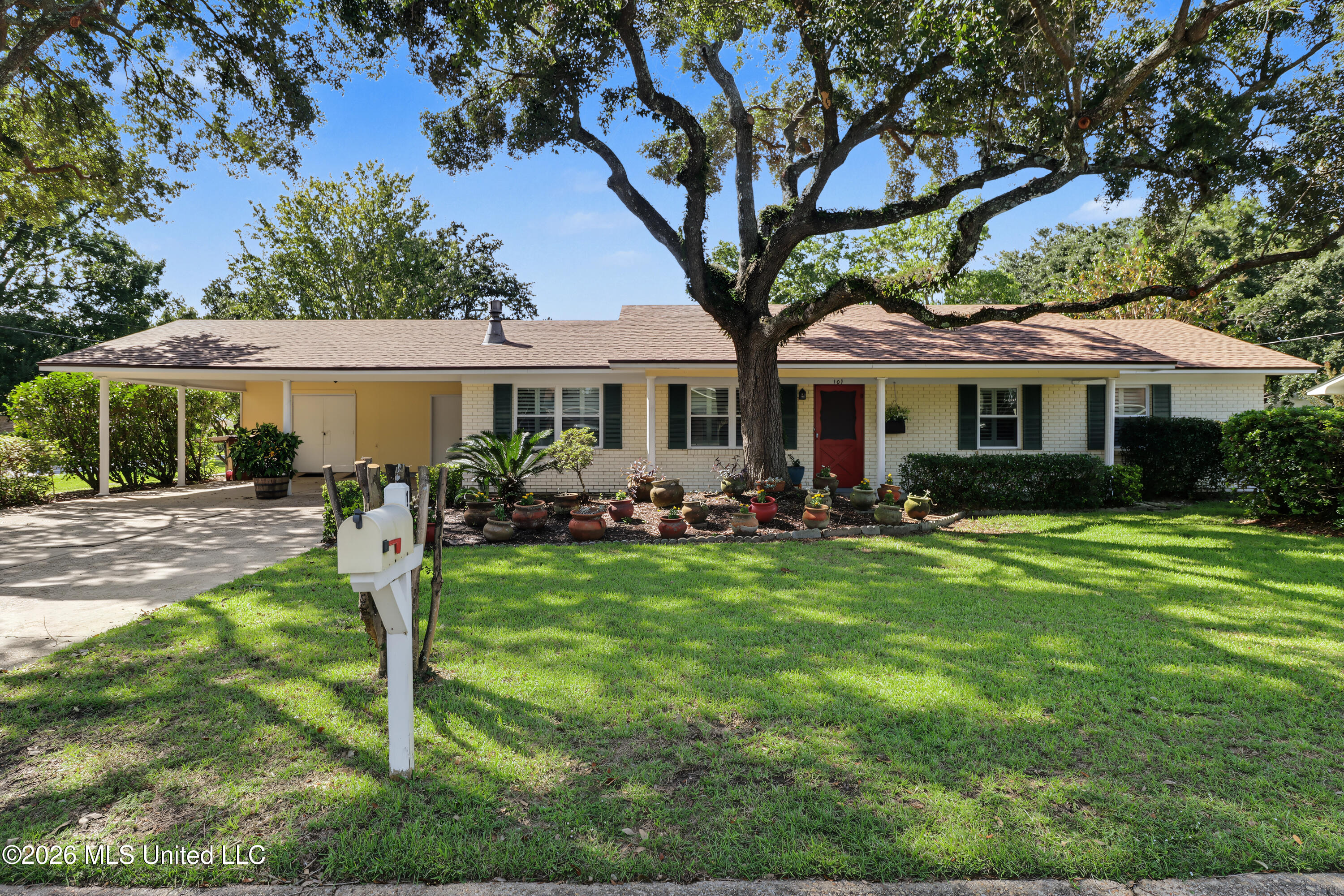 101 Alverado Drive Property Photo 27
