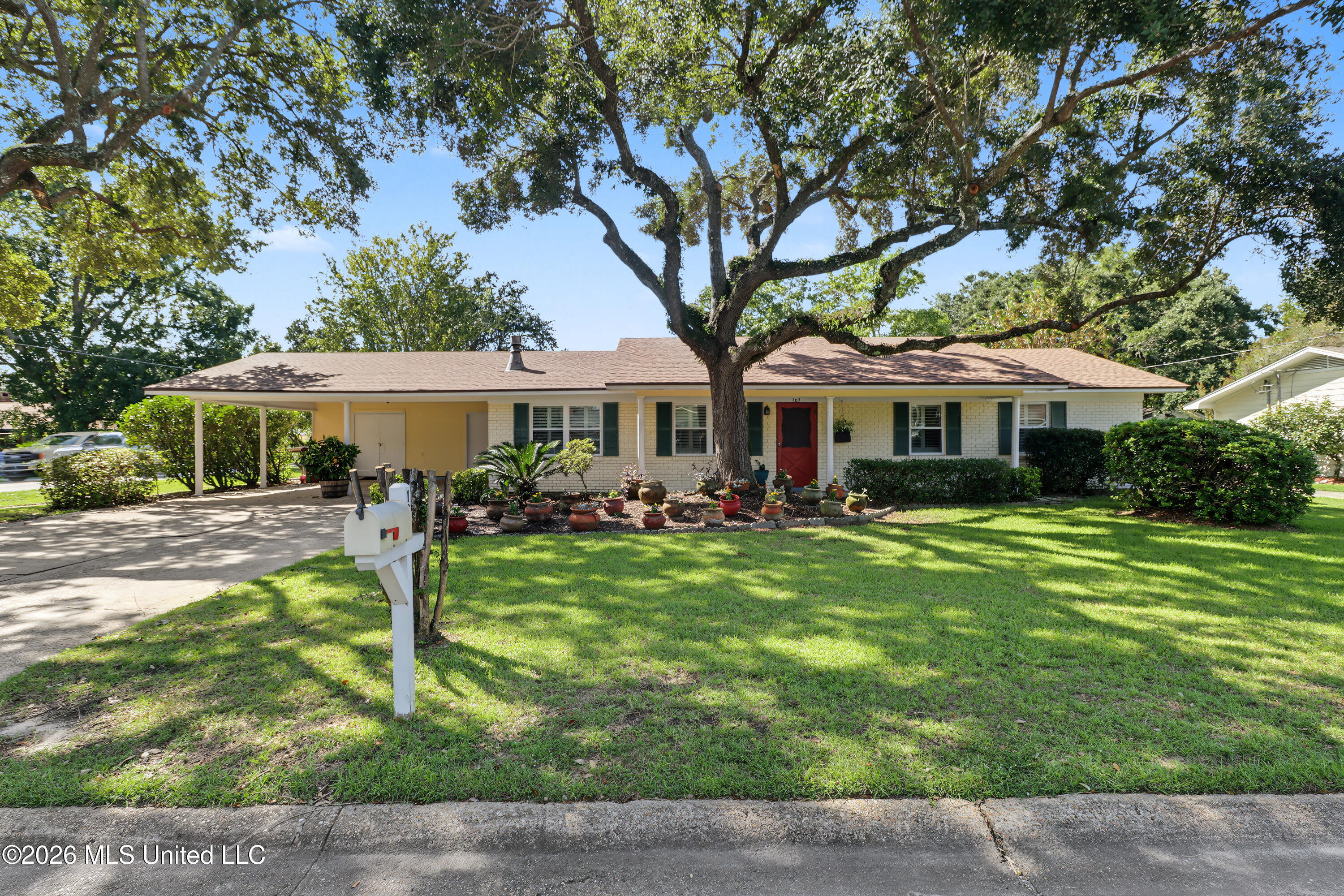 101 Alverado Drive Property Photo 28