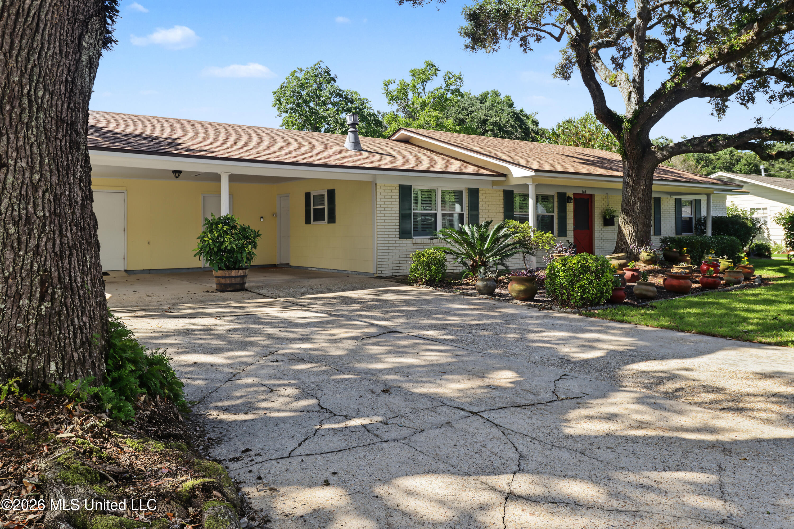 101 Alverado Drive Property Photo 29