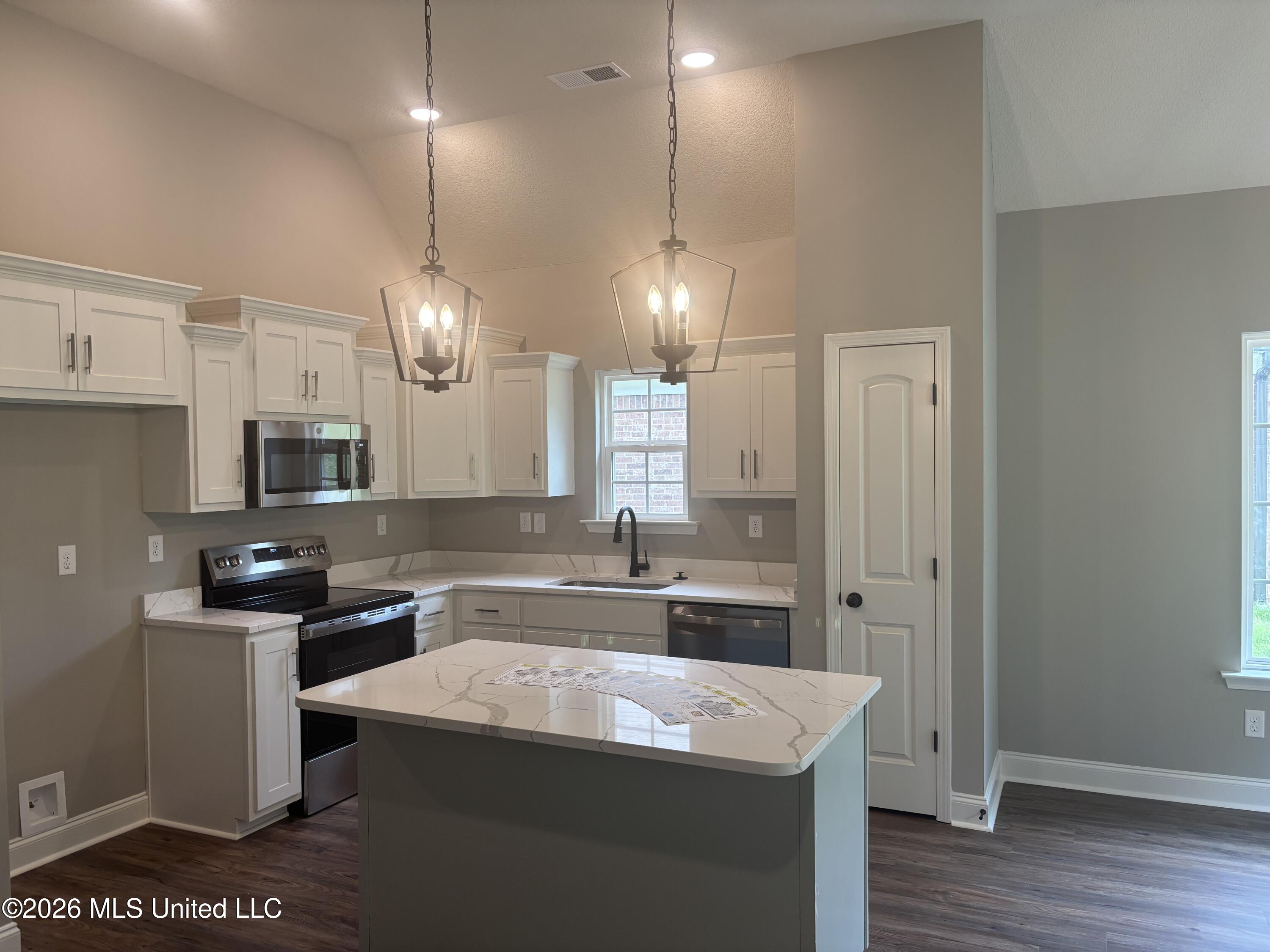 7224 Fairmont Pl Cove Property Photo 2