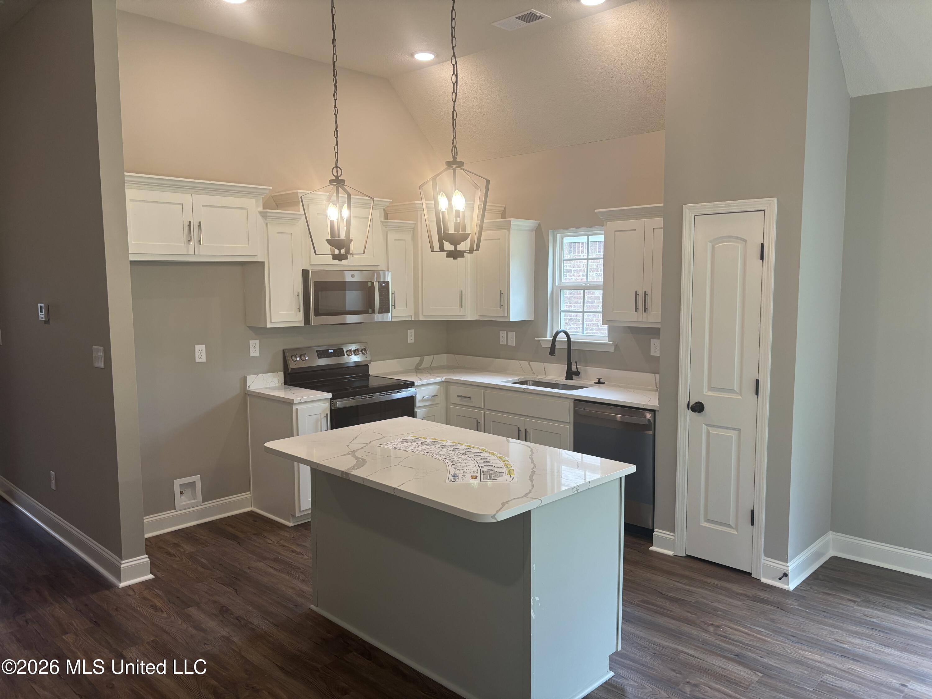 7224 Fairmont Pl Cove Property Photo 3