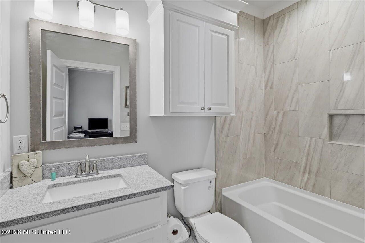 108 Vineyard Boulevard Property Photo 18
