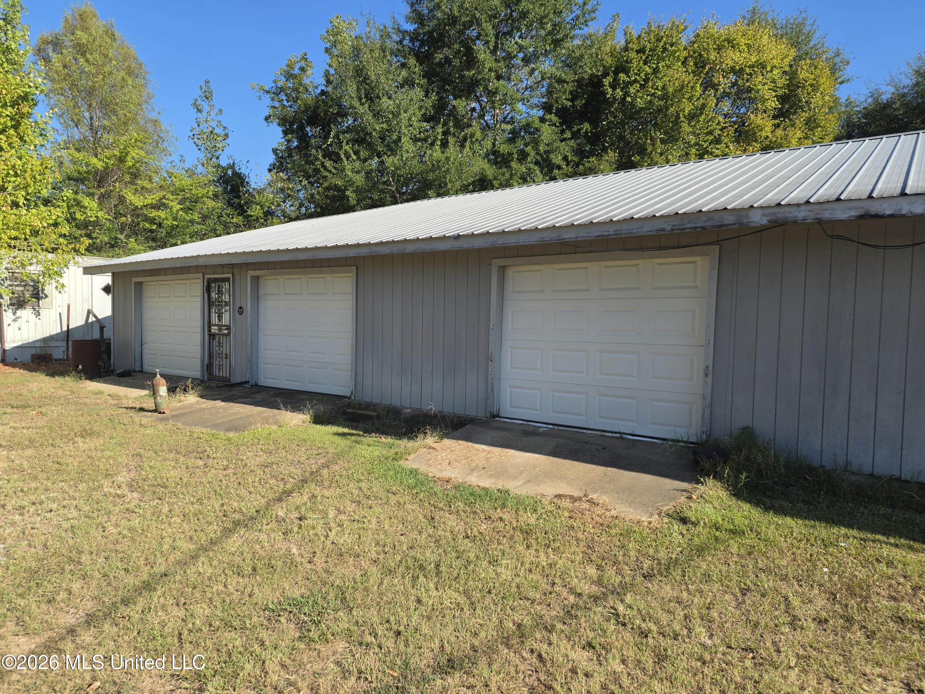 14191 Highway 51 Property Photo 3