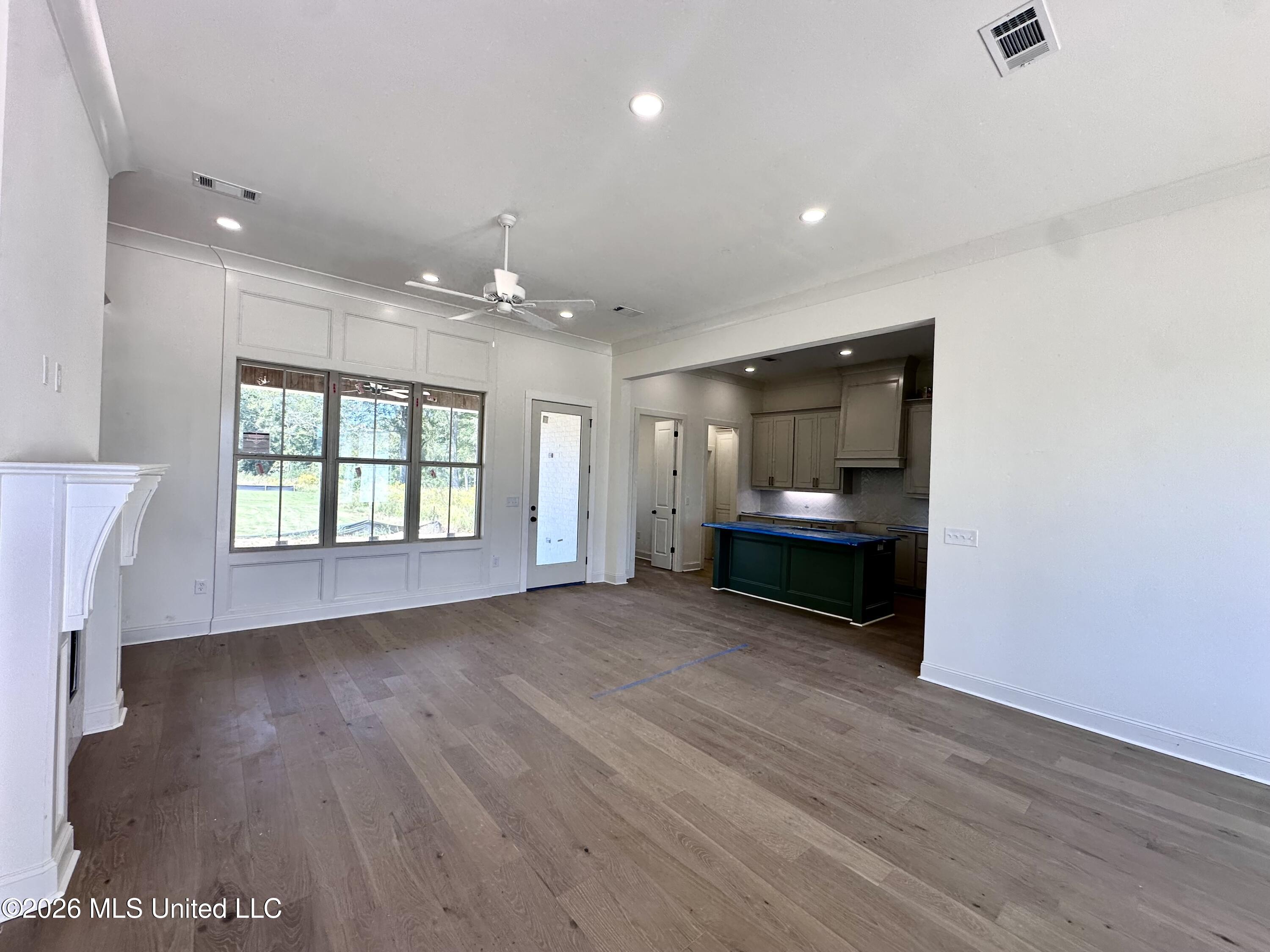 352 Aurora Circle Property Photo 2