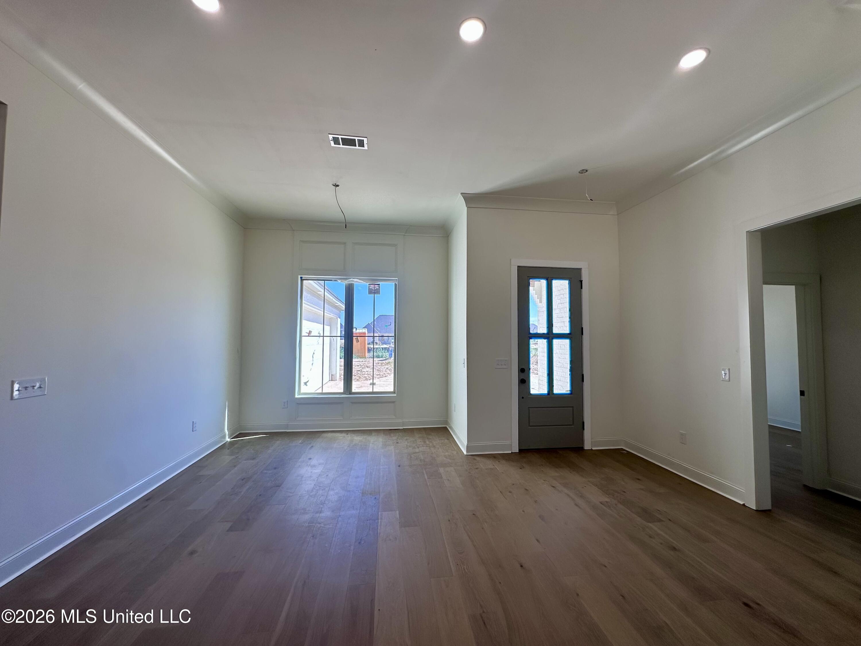 352 Aurora Circle Property Photo 3