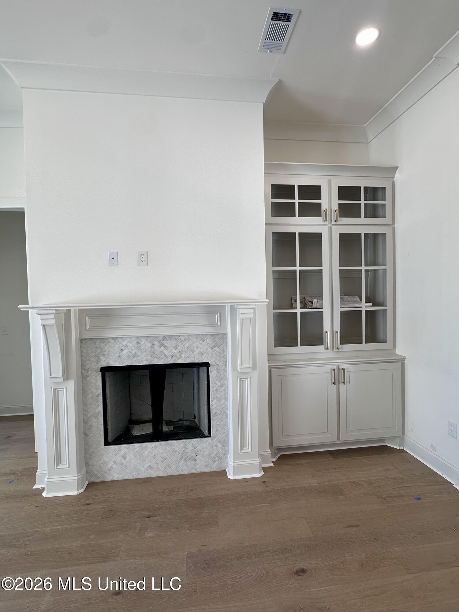 352 Aurora Circle Property Photo 6