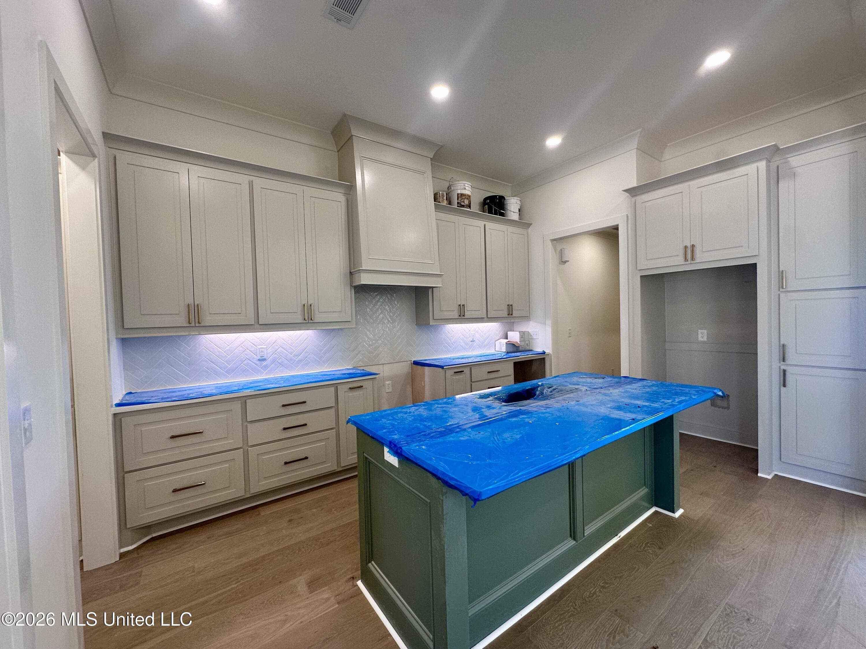 352 Aurora Circle Property Photo 8