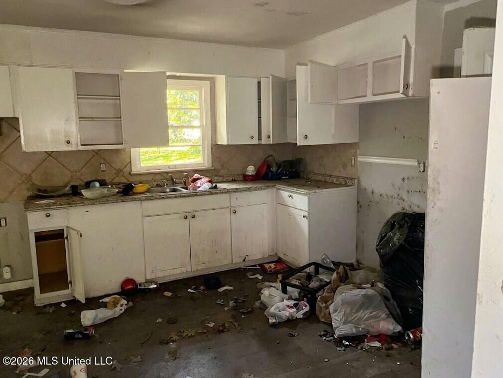 1043 Deryll Street Property Photo 2