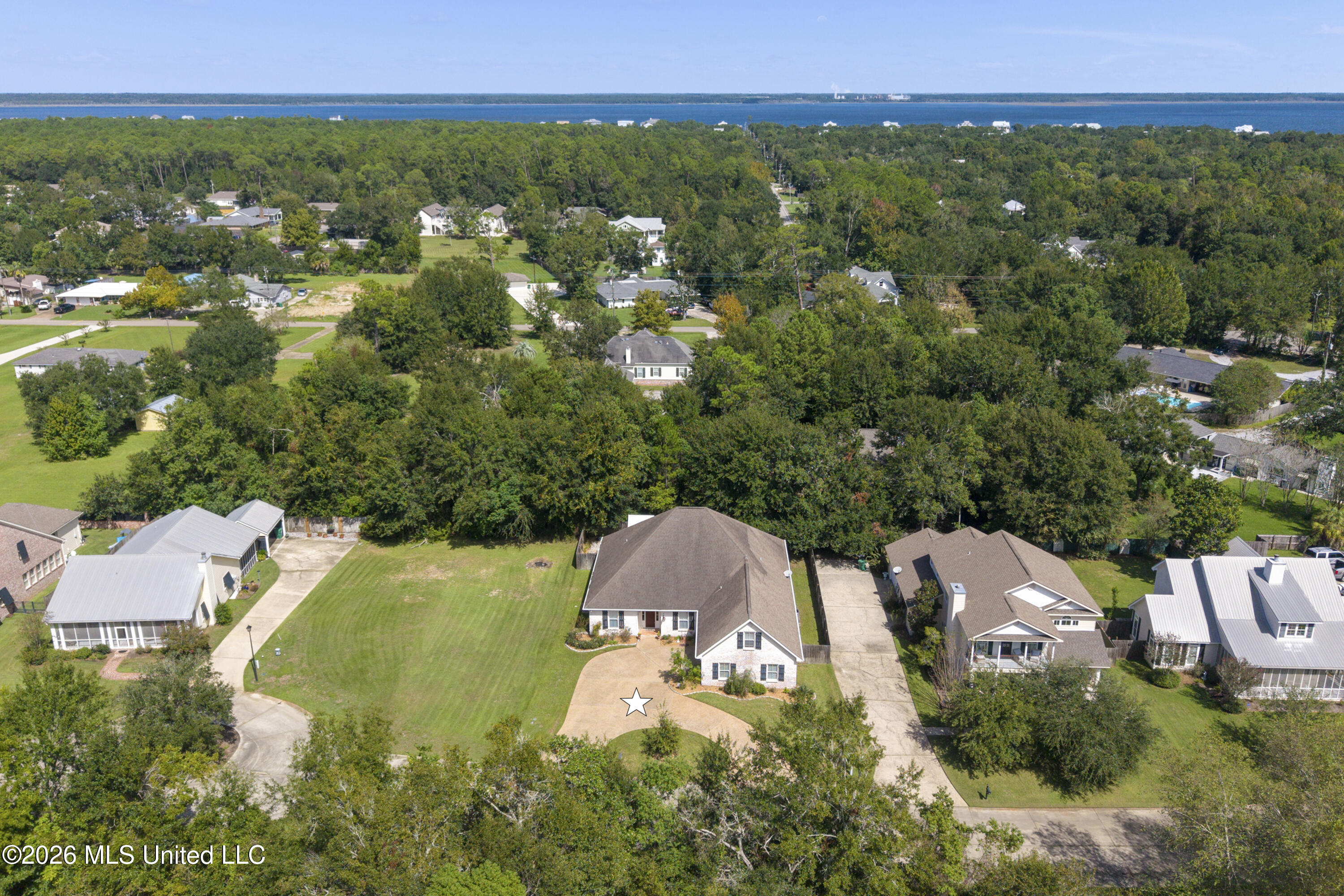208 Old Bay Lane Property Photo 2