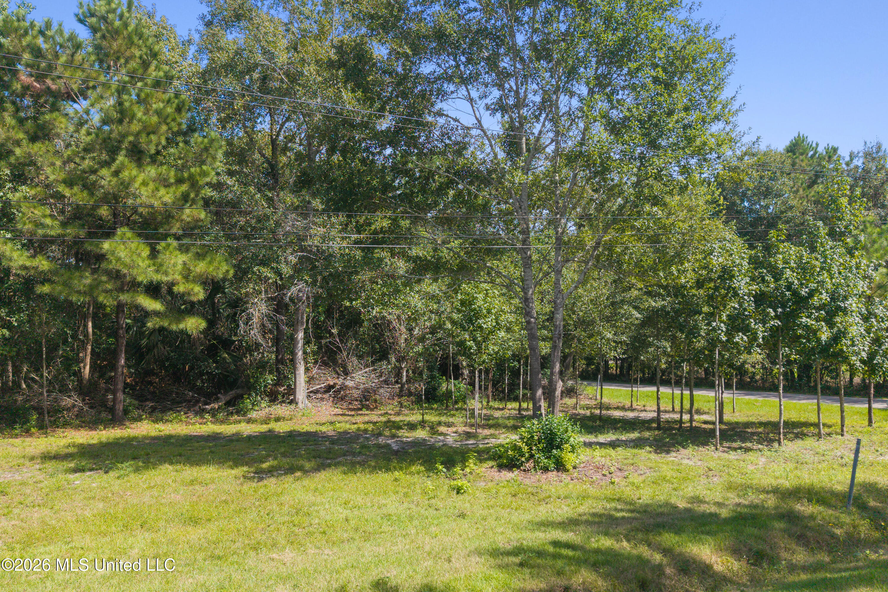 6190 N Railroad Avenue Property Photo 1