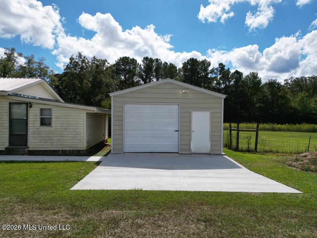 1077 Evergreen Road Property Photo 35