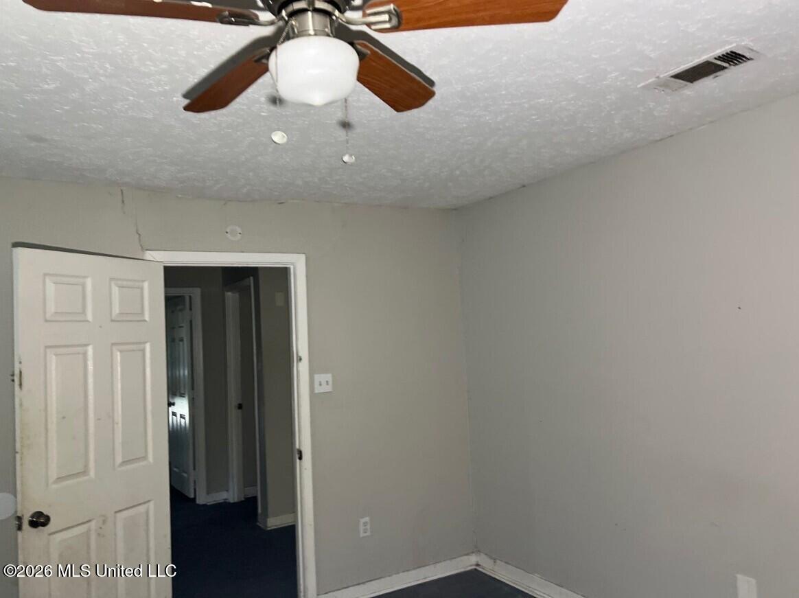 946 N Valley Falls Road Property Photo 5