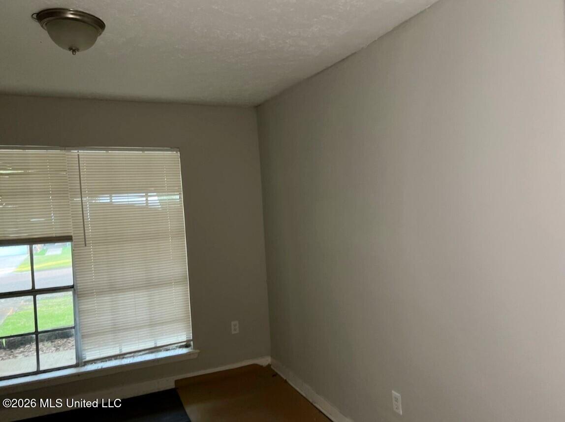 946 N Valley Falls Road Property Photo 7