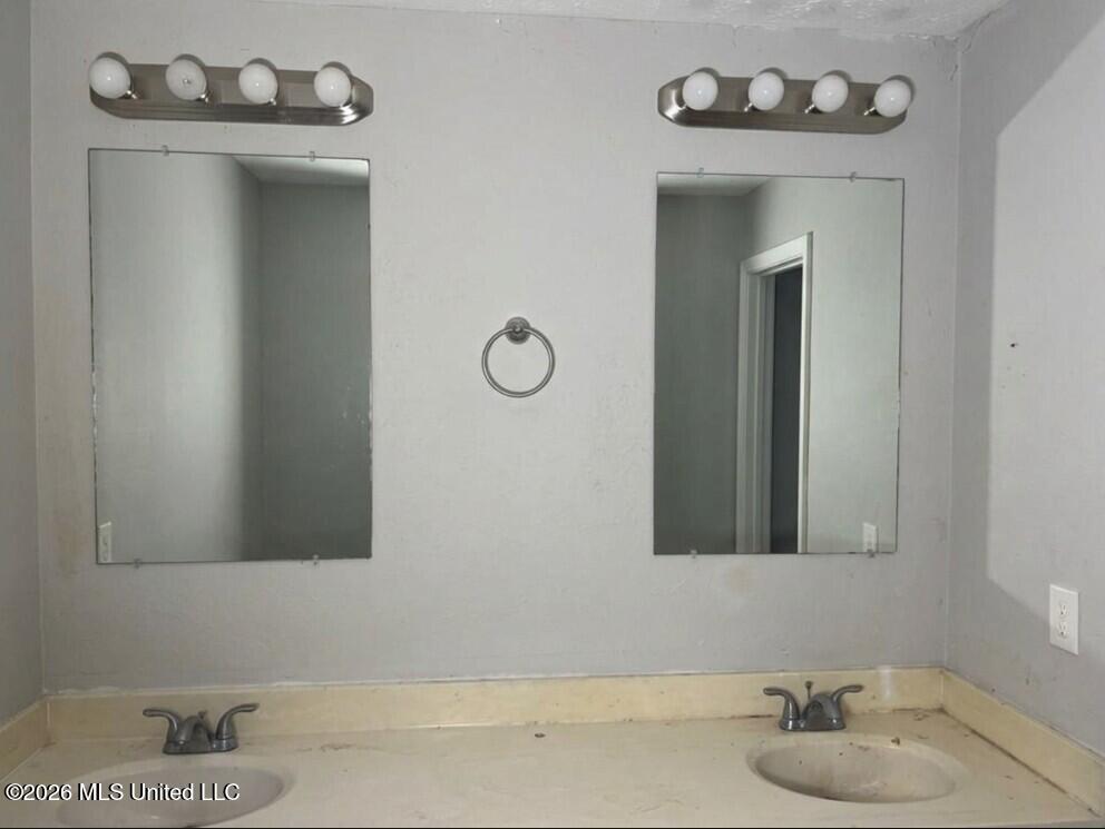 946 N Valley Falls Road Property Photo 8