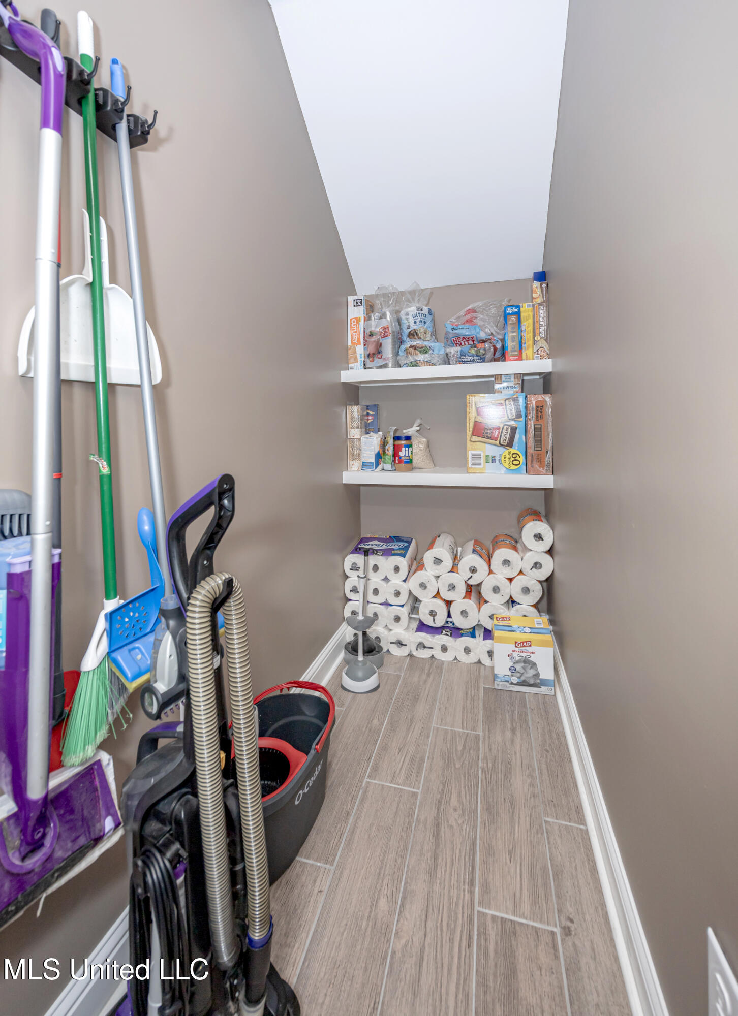 9387 Taylor Place Property Photo 43