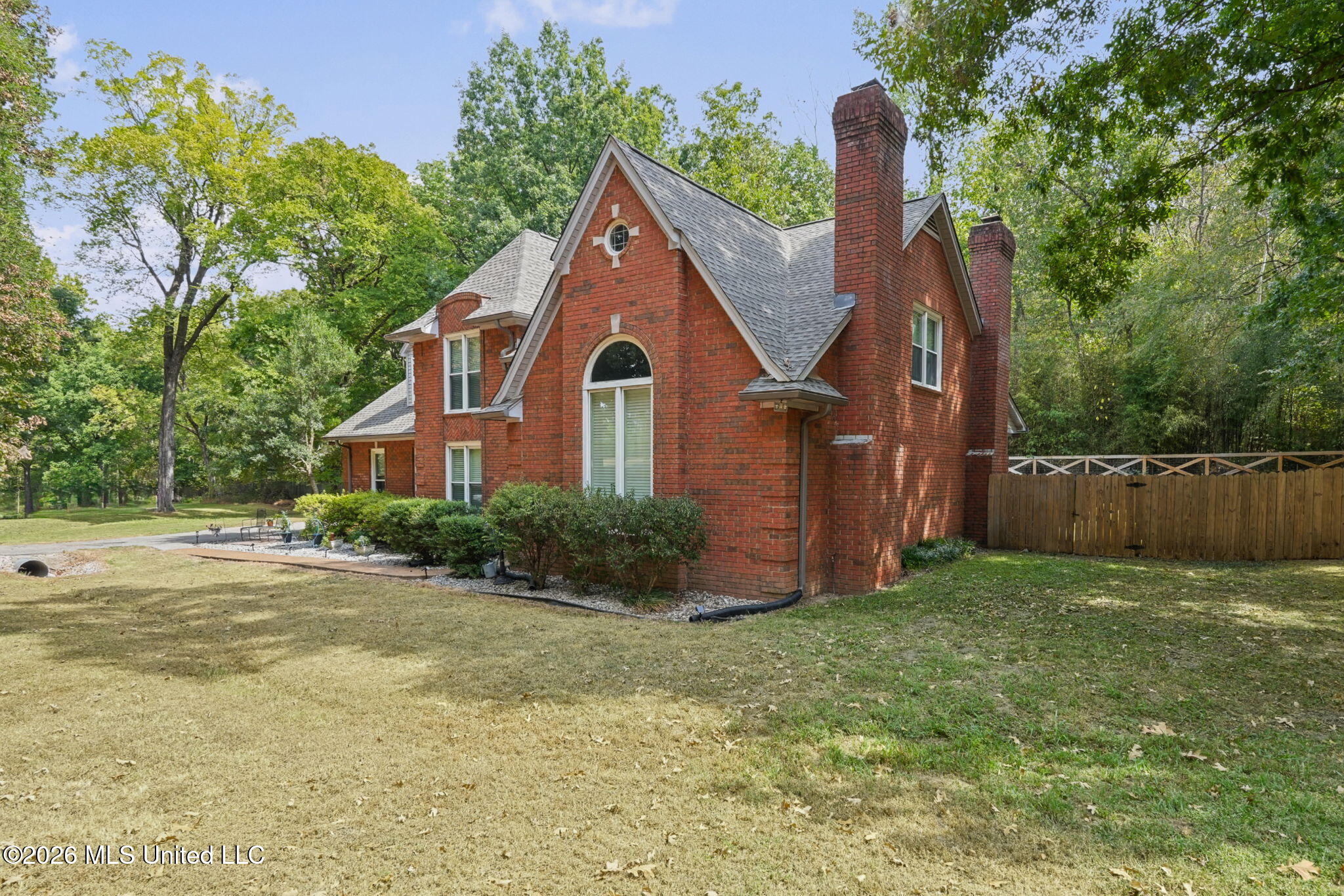 6716 Hunters Glen Property Photo 2