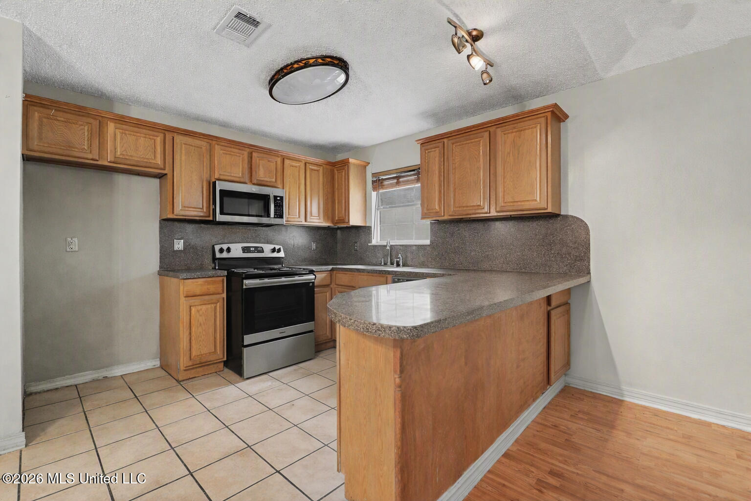 717 24th Street Property Photo 7
