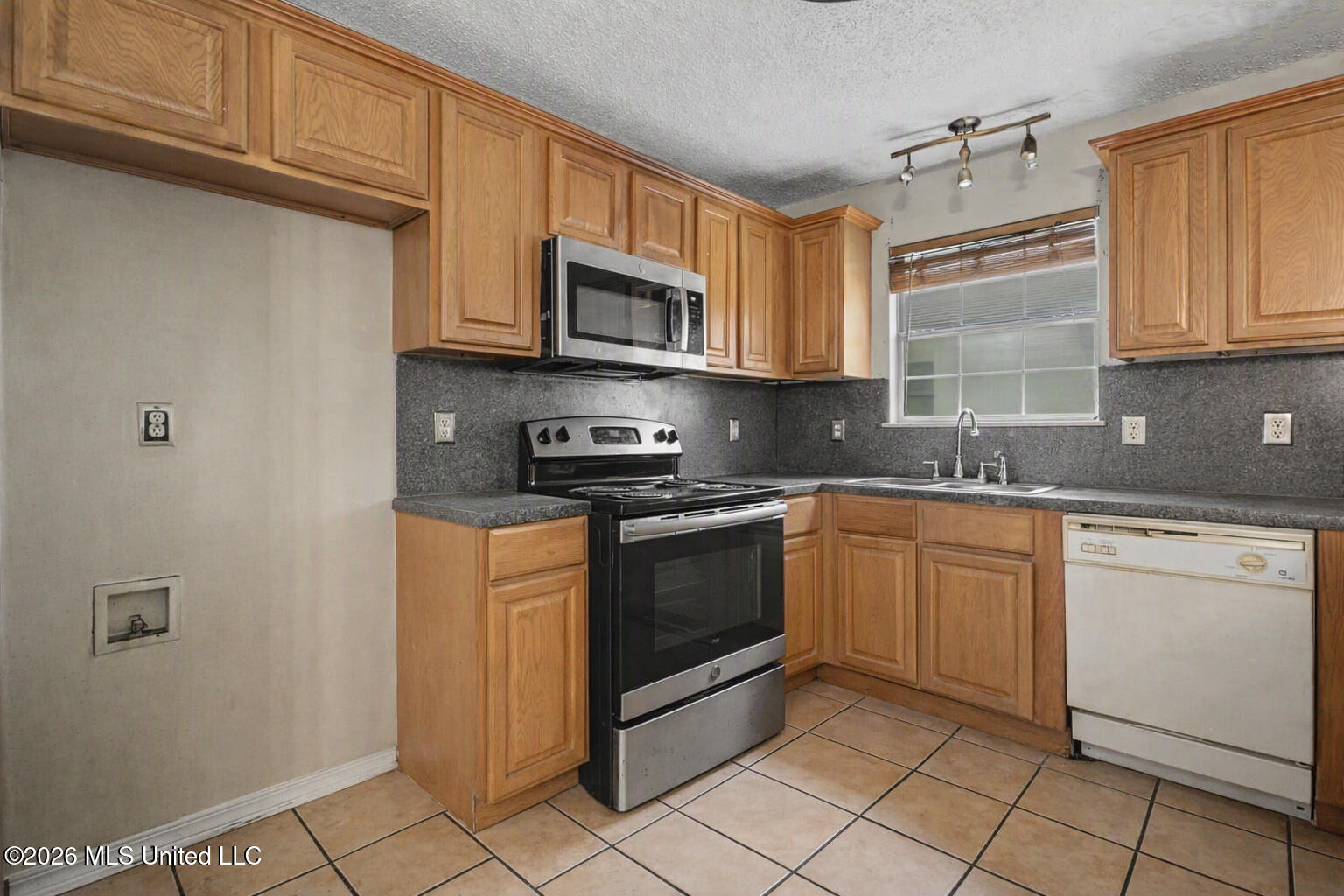 717 24th Street Property Photo 8