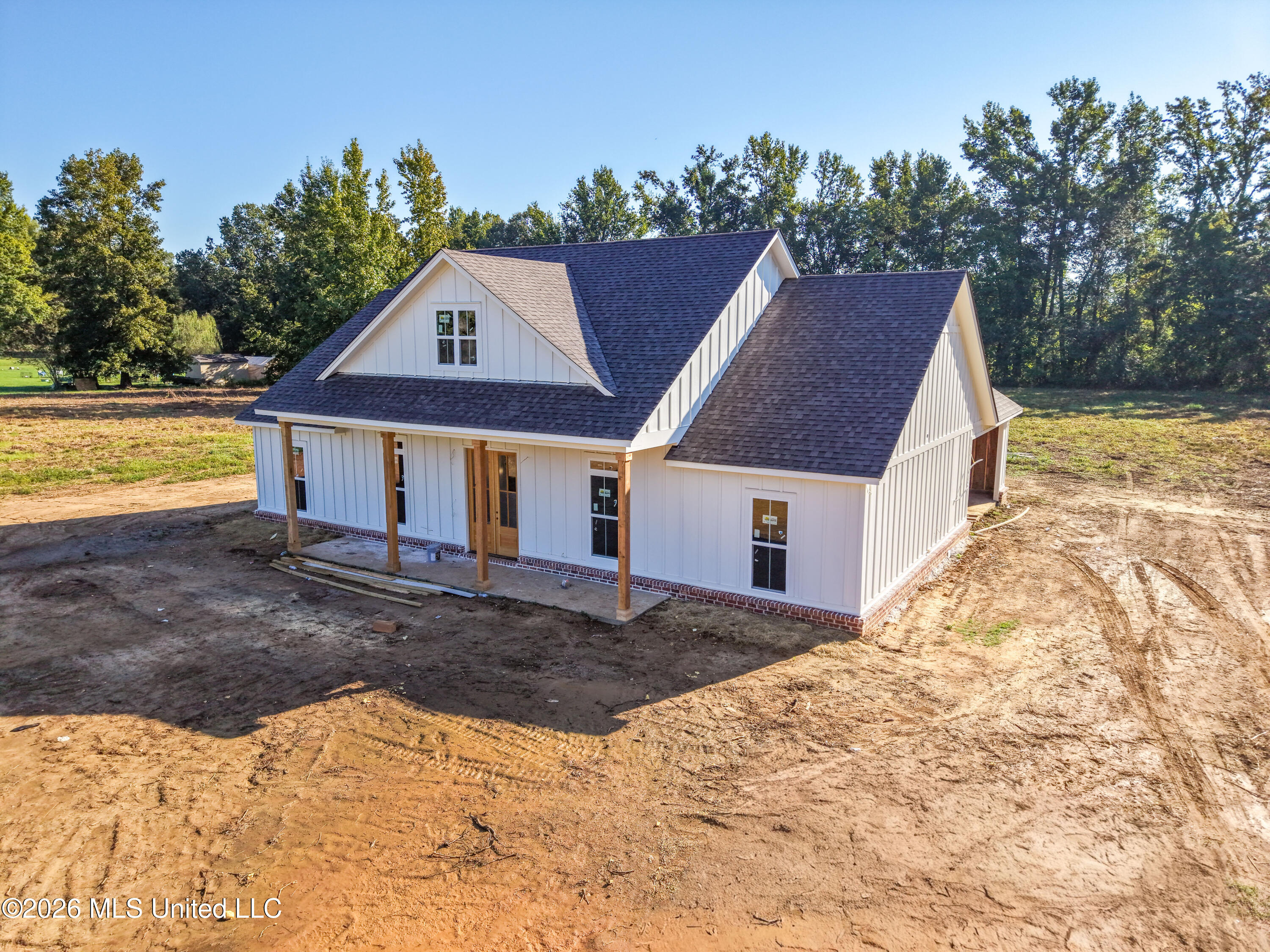 693 Katherine Trail Property Photo 3
