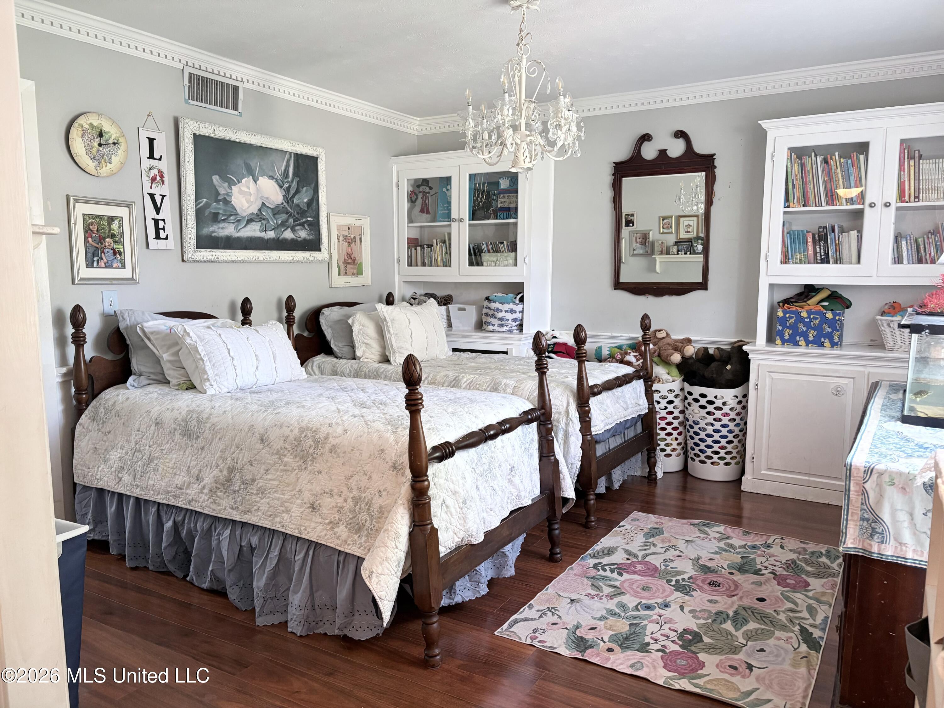 5103 Meadow Oaks Park Drive Property Photo 8