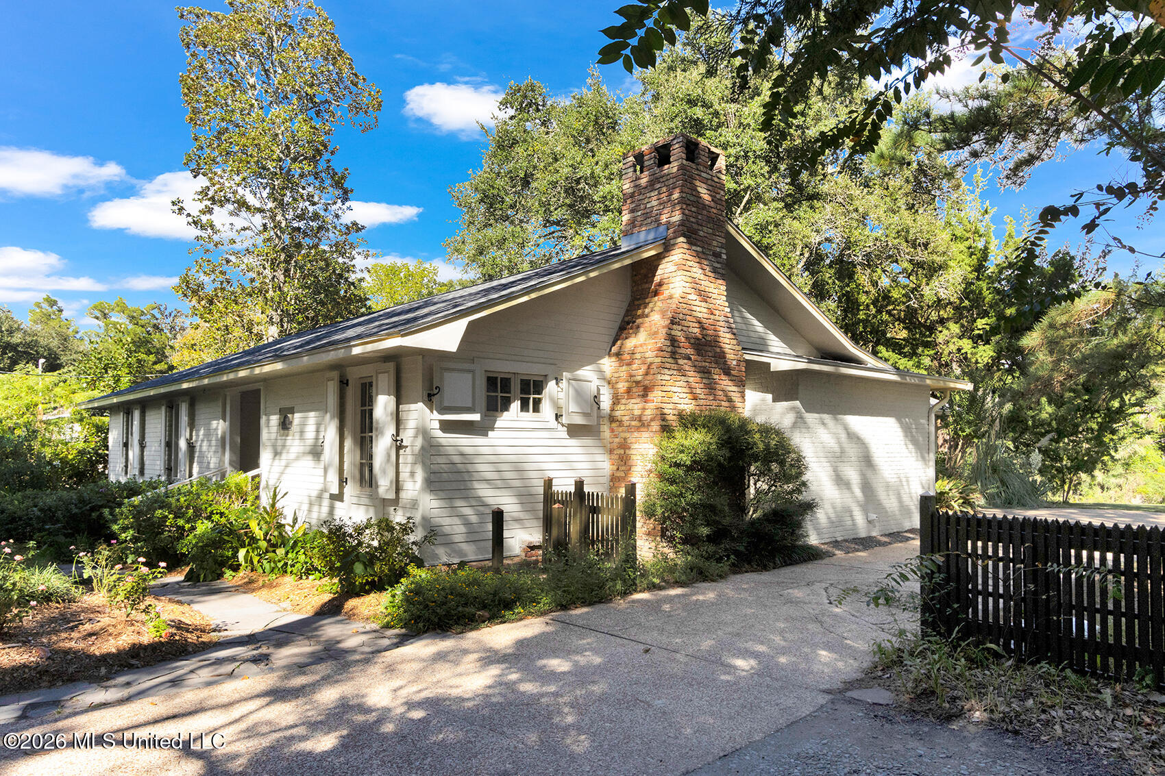 414 General Pershing Avenue Property Photo 2
