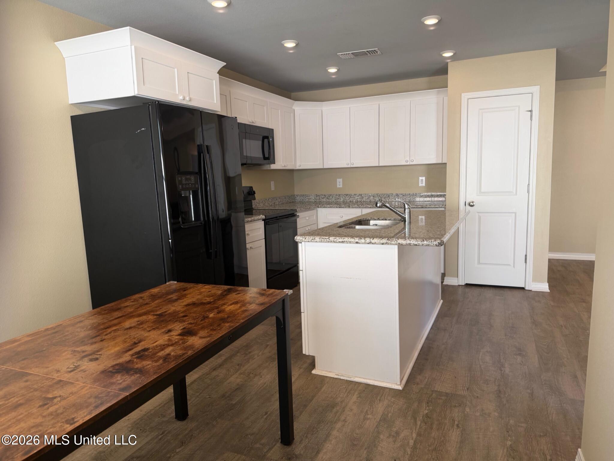 9610 Kini Court Property Photo 5