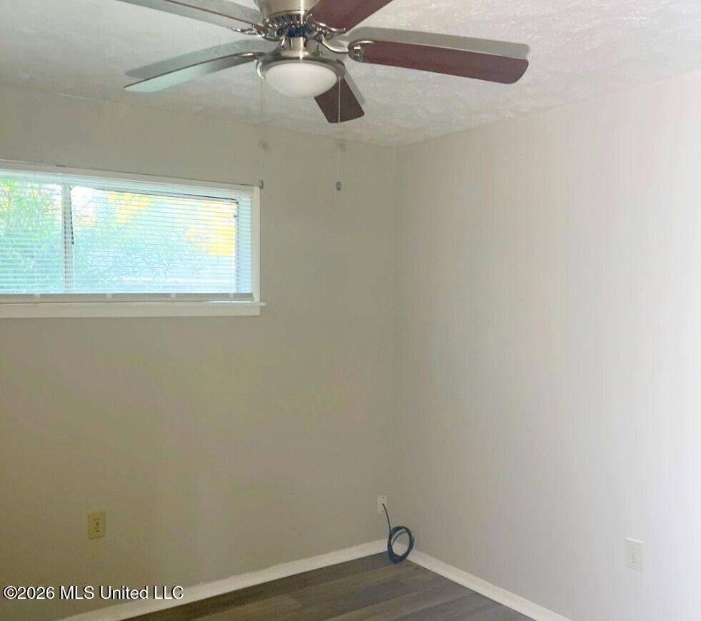 3323 Longwood Drive Property Photo 5