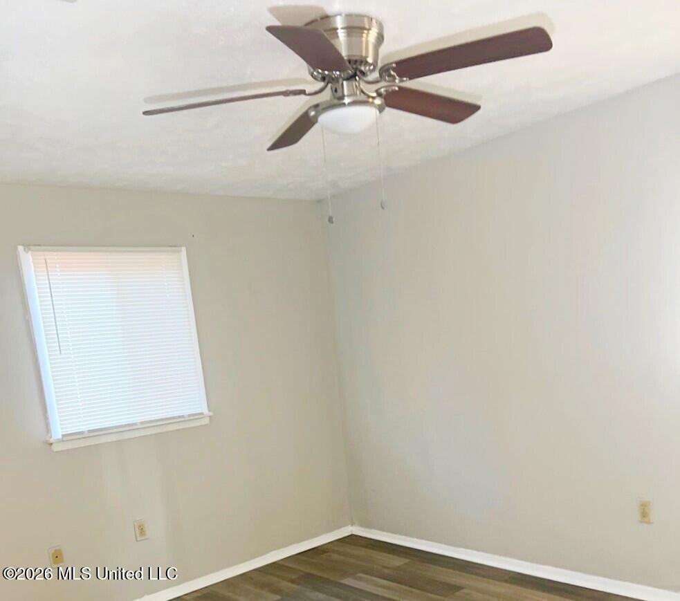 3323 Longwood Drive Property Photo 6