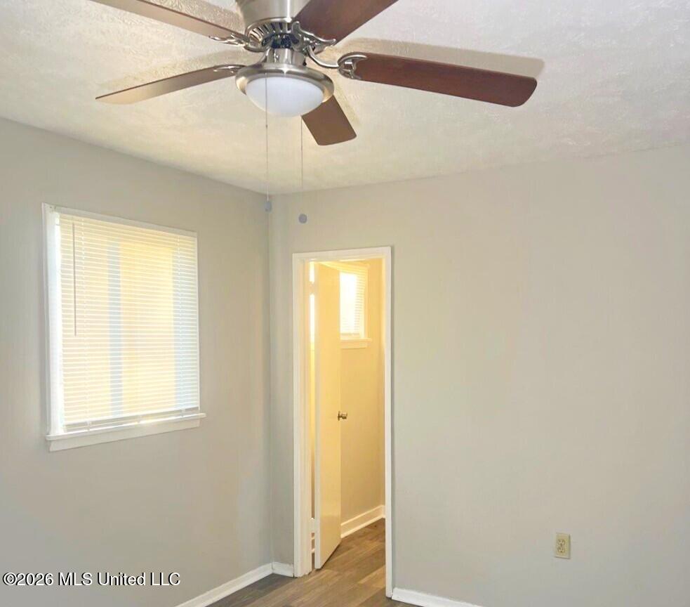 3323 Longwood Drive Property Photo 7