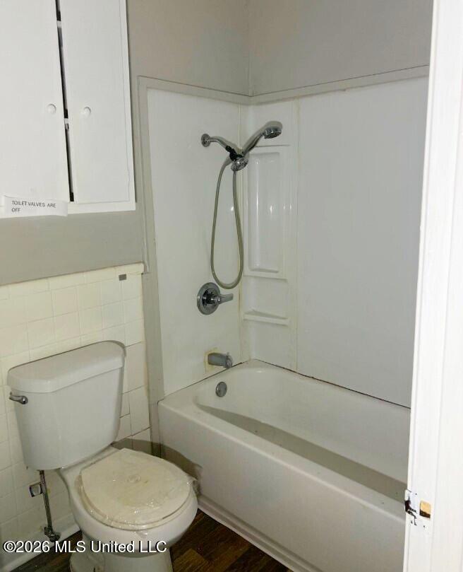 3323 Longwood Drive Property Photo 8