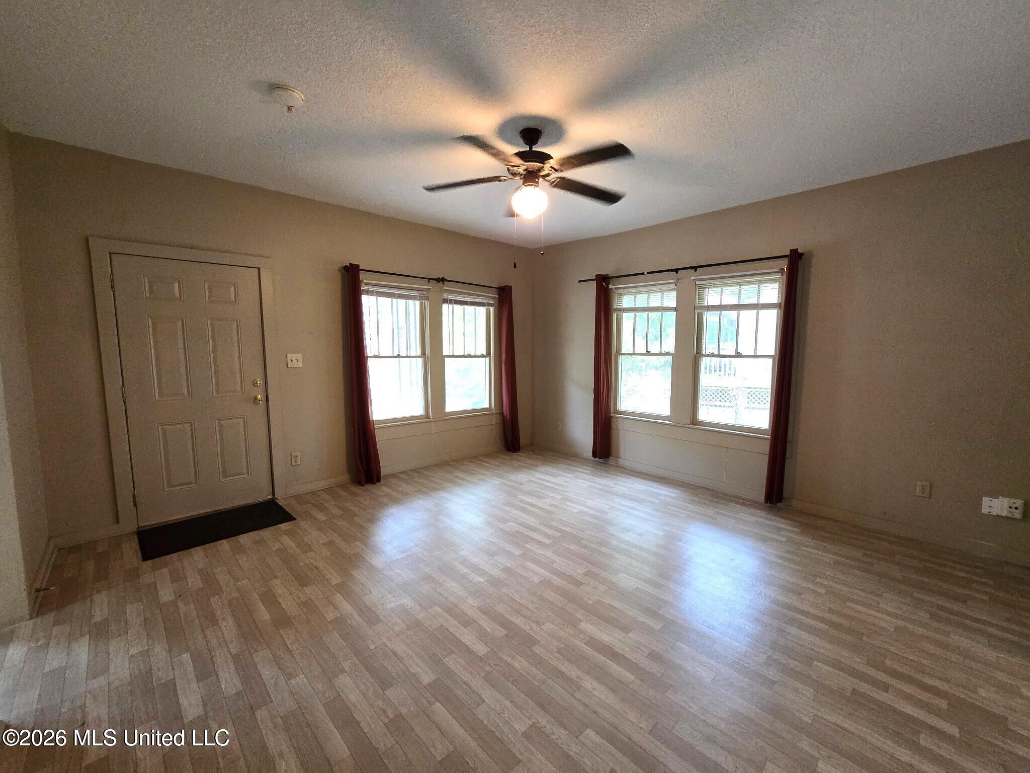507 W Magnolia Street Property Photo 3
