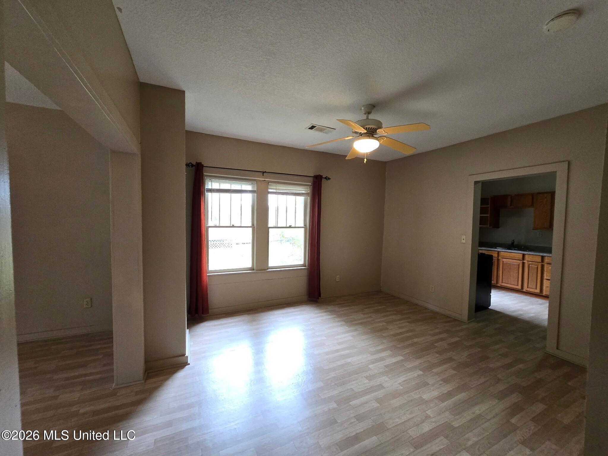 507 W Magnolia Street Property Photo 4