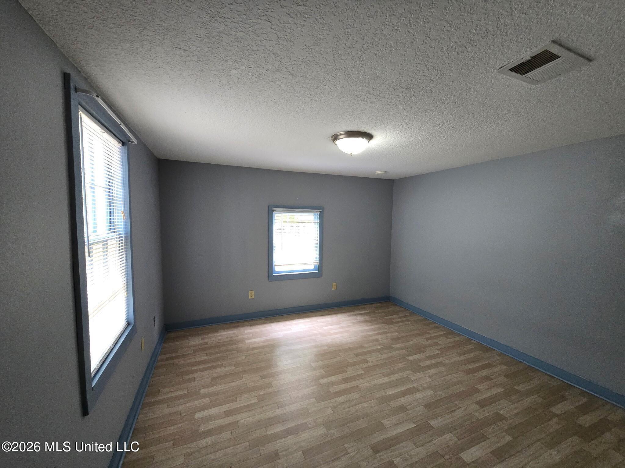 507 W Magnolia Street Property Photo 8