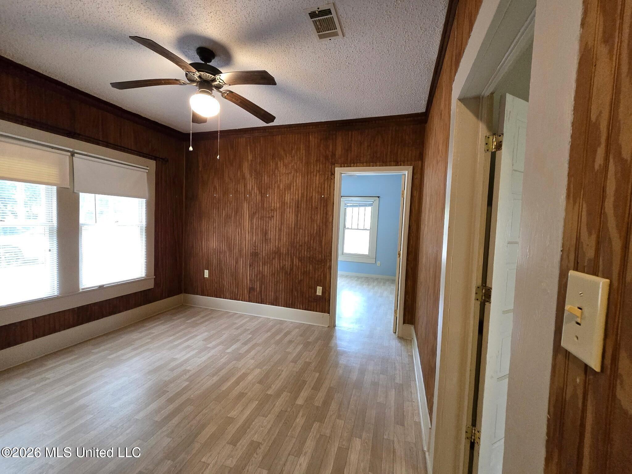 507 W Magnolia Street Property Photo 9