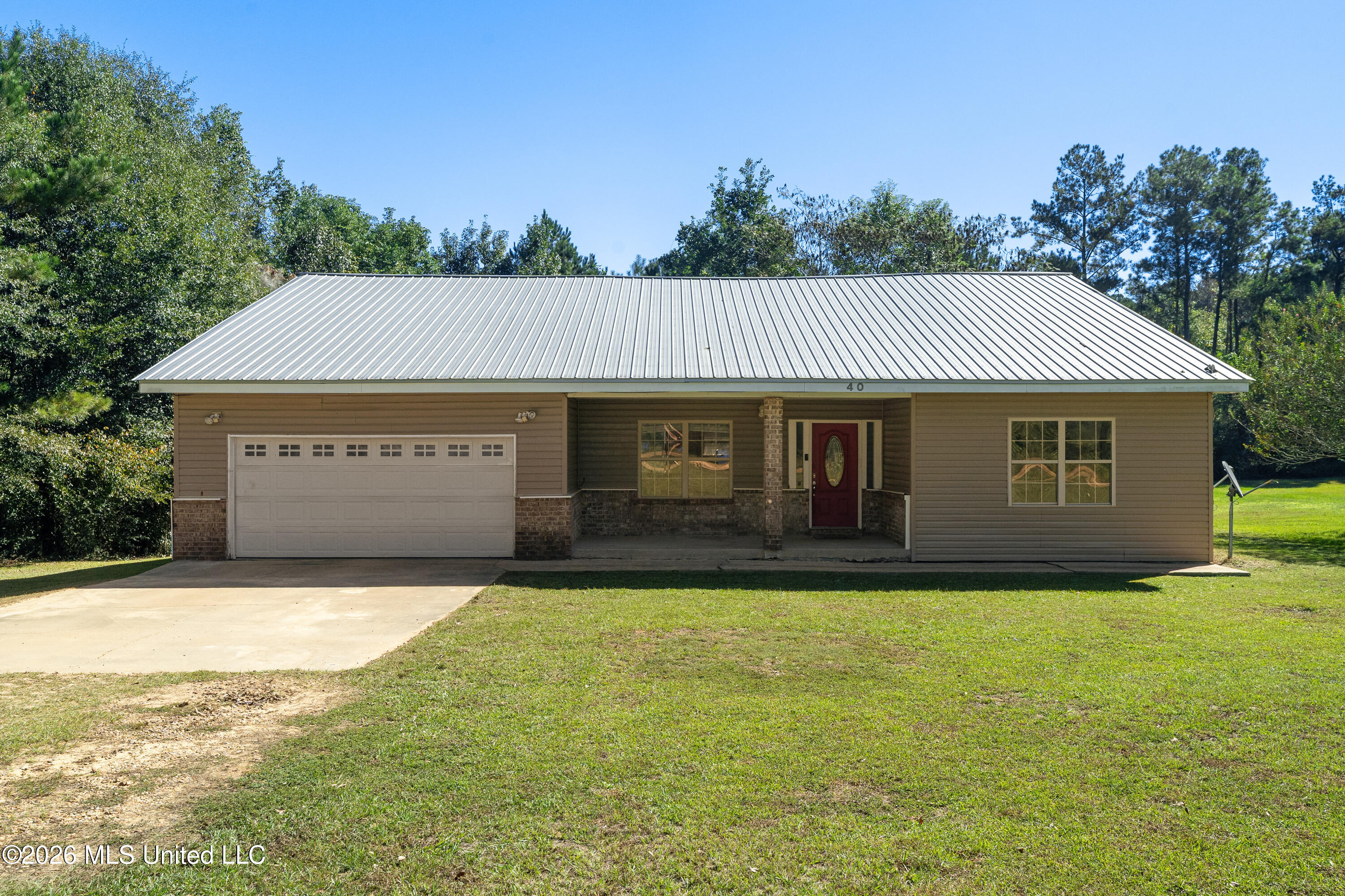 40 Glenn West Drive Property Photo 1