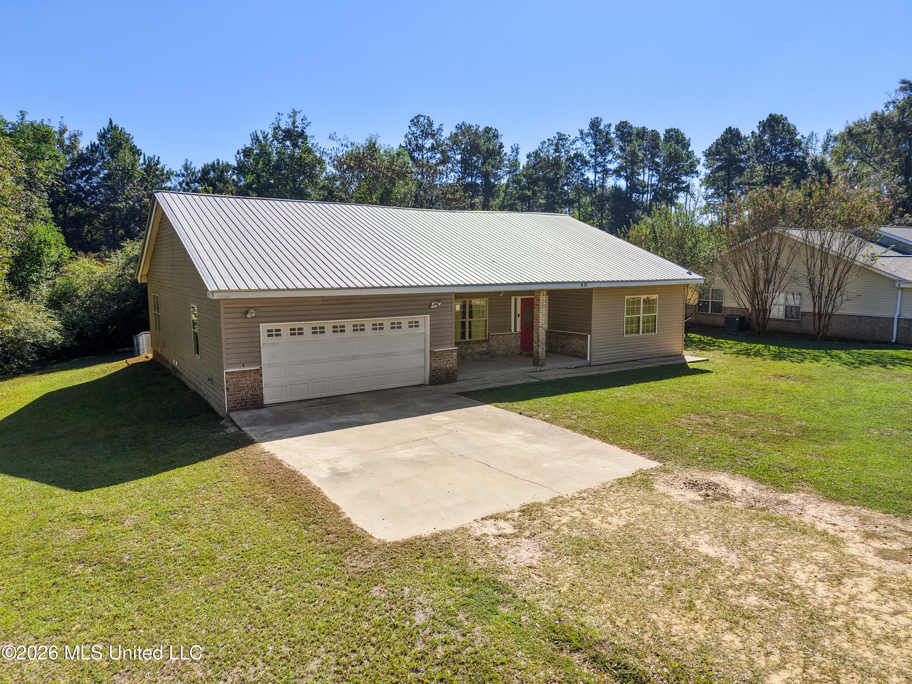40 Glenn West Drive Property Photo 3