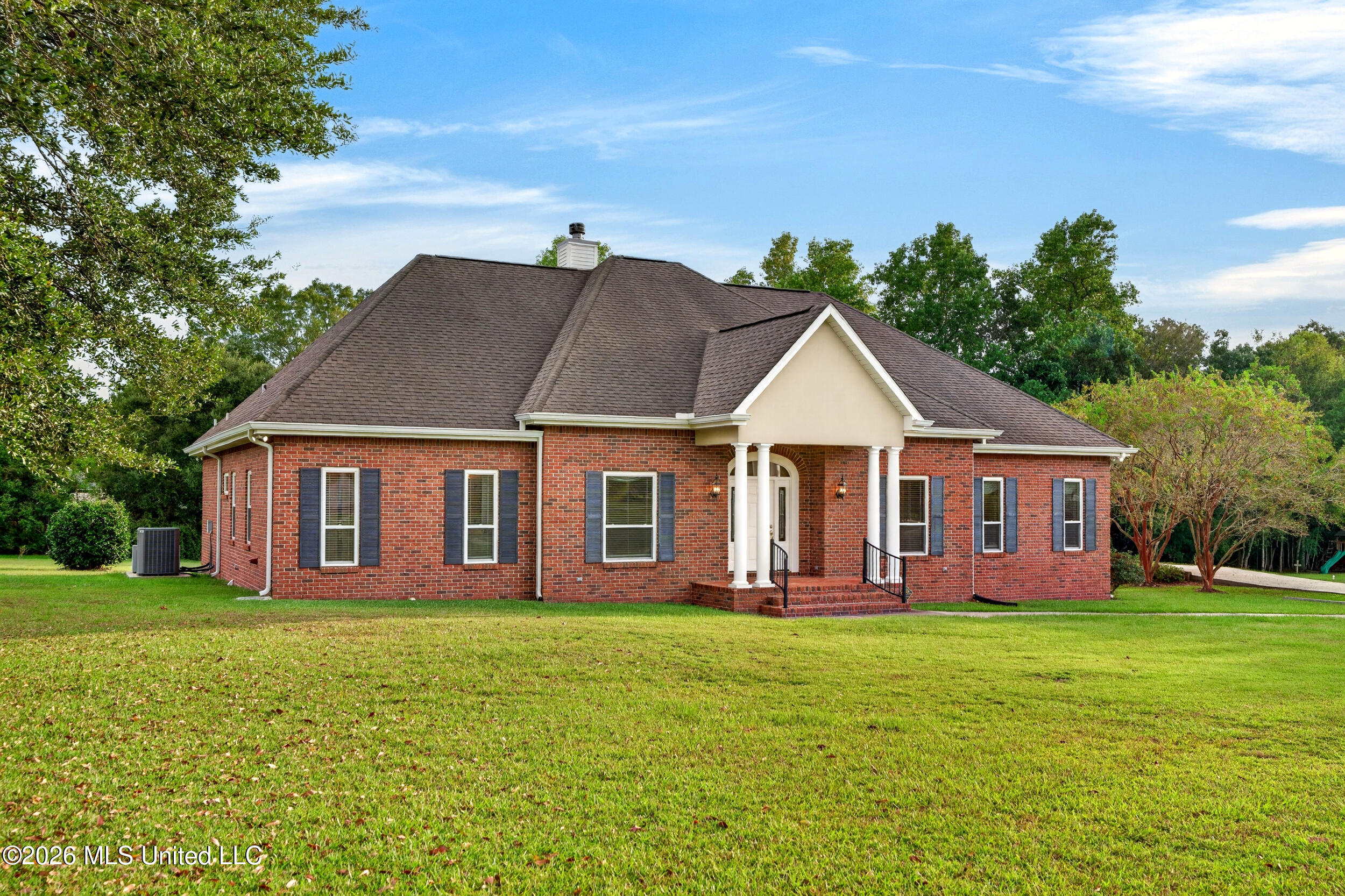128 N Hill Drive Property Photo 1